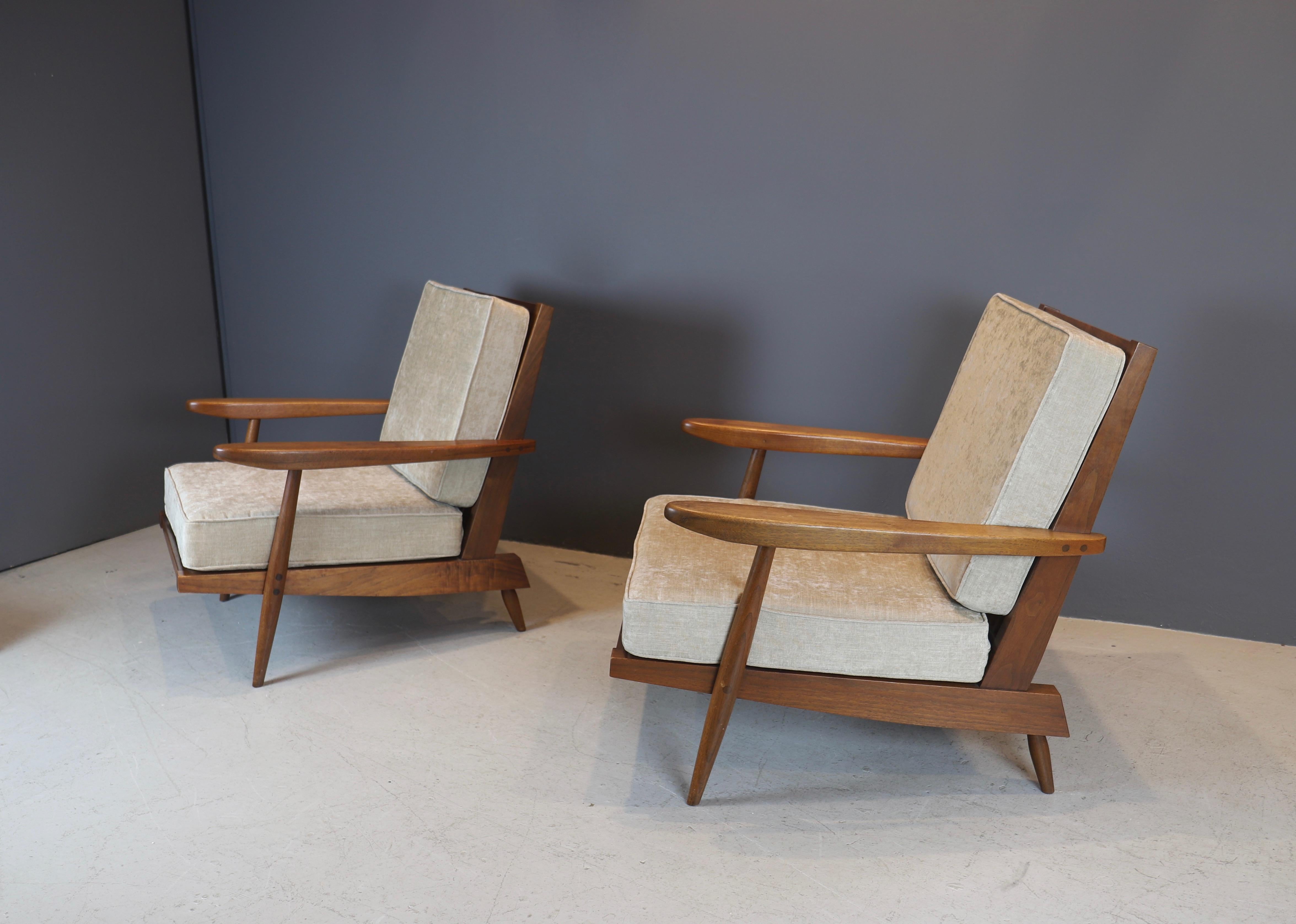 American Craftsman George Nakashima -  Pair of Cushion Armchairs, 1955