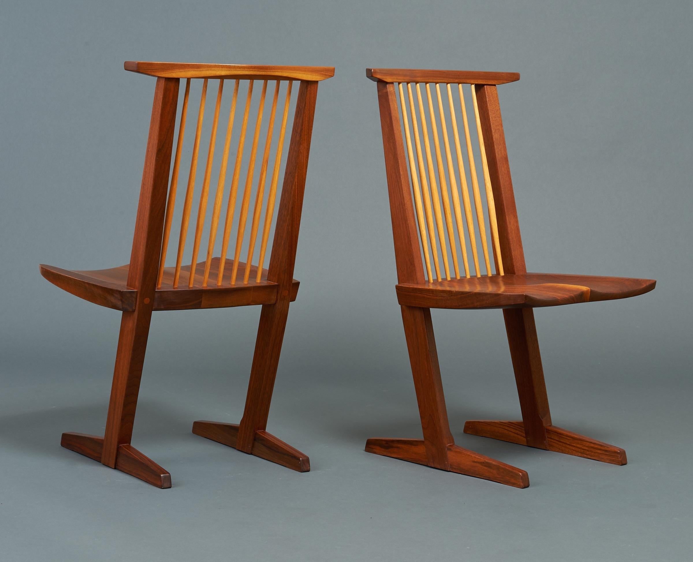 20th Century George Nakashima, Rare Sculptural Pair of Conoid Chairs in Walnut, Signed, 1989 For Sale