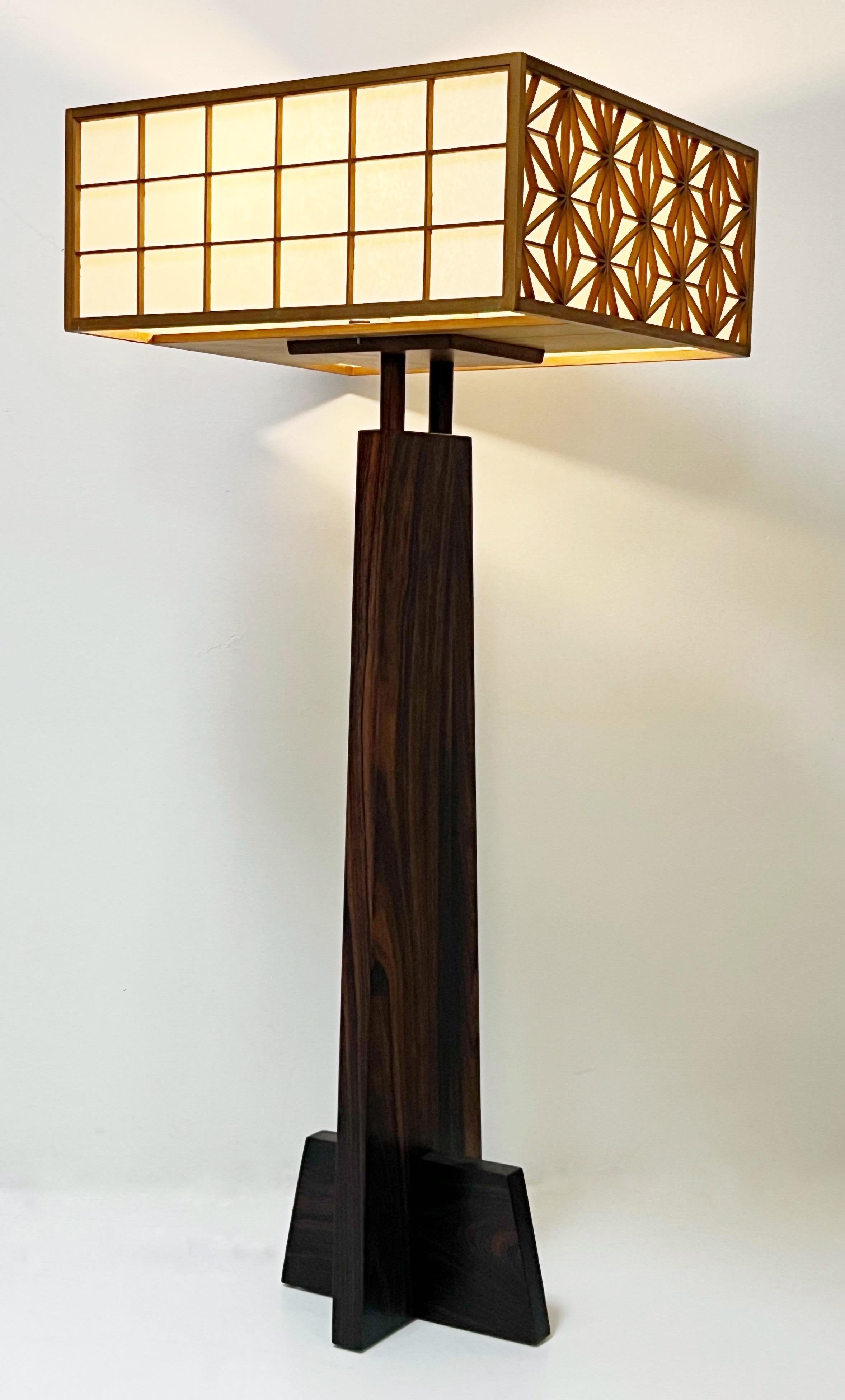 George Nakashima  Minguren-Stehlampe aus Rosenholz mit Asa Noha-Schirm (amerikanisch) im Angebot