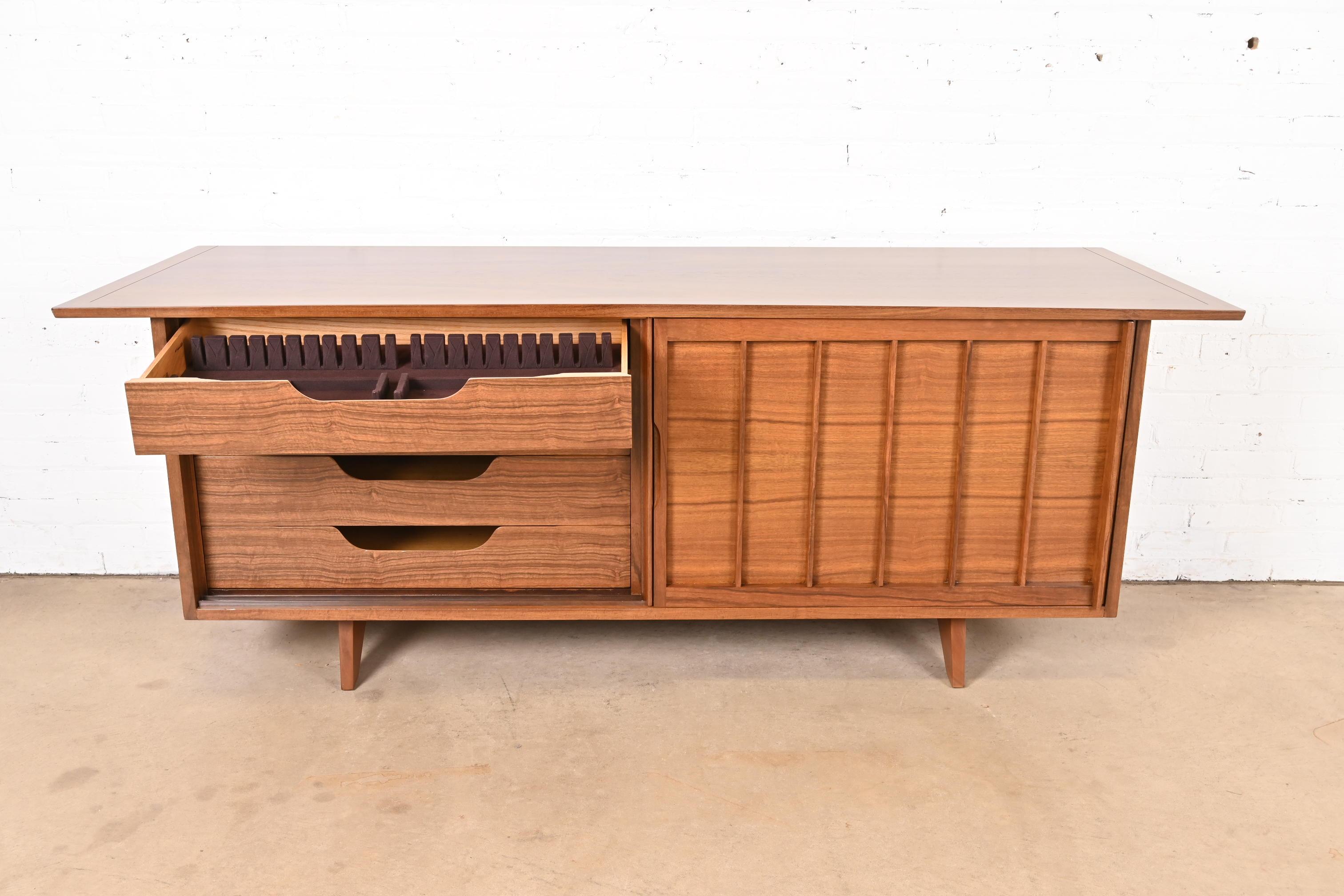 George Nakashima Sculpted East Indian Laurel Wood Sliding Door Credenza 6