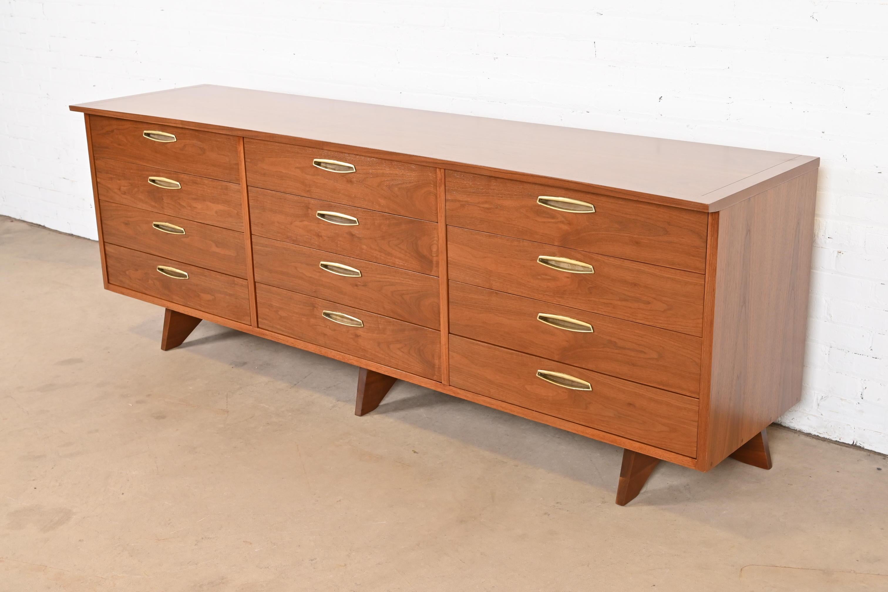 George Nakashima Sculpted Walnut Dresser for Widdicomb, Newly Restored In Good Condition For Sale In South Bend, IN