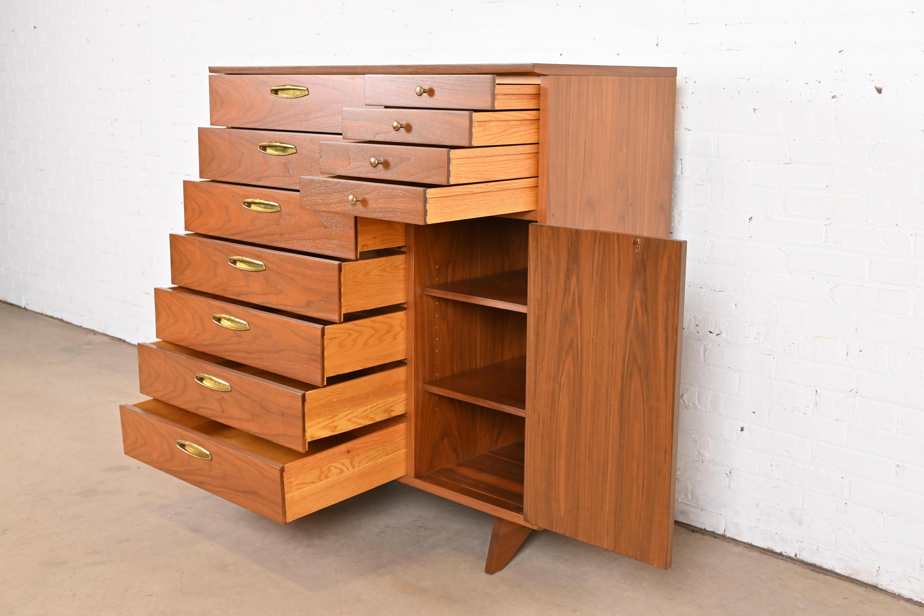 George Nakashima Sculpted Walnut Gentleman's Chest for Widdicomb, Circa 1960 For Sale 3
