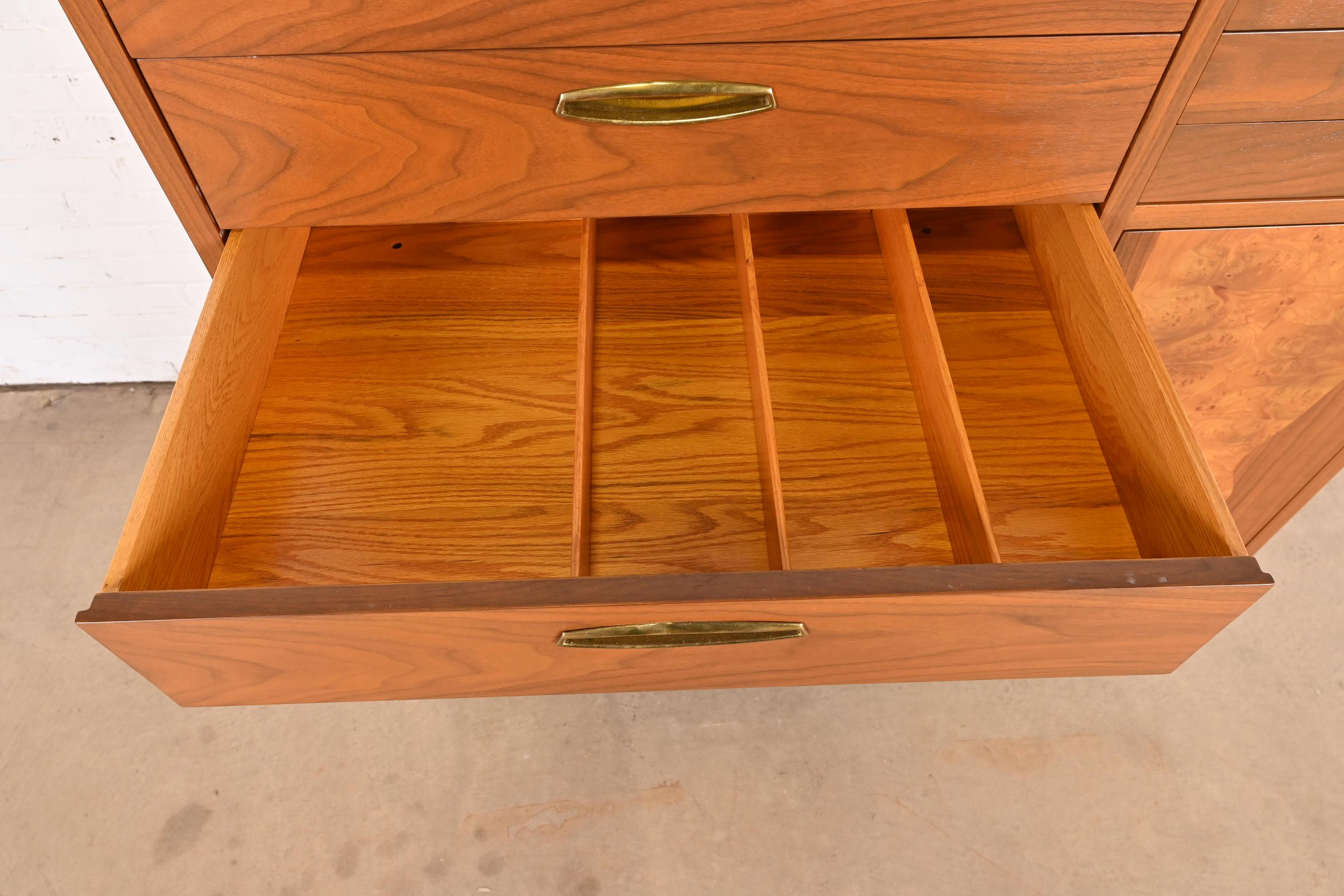 George Nakashima Sculpted Walnut Gentleman's Chest for Widdicomb, Circa 1960 For Sale 5