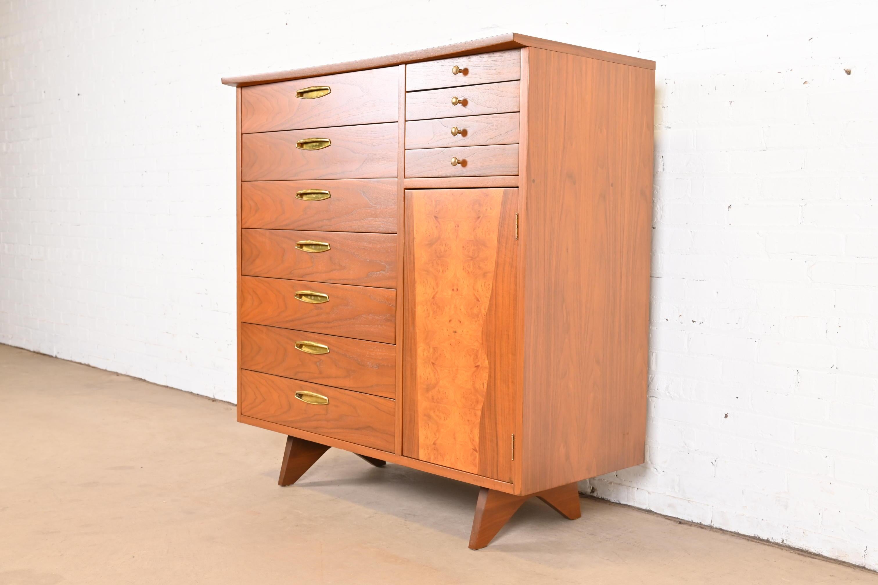 George Nakashima Sculpted Walnut Gentleman's Chest for Widdicomb, Circa 1960 In Good Condition For Sale In South Bend, IN