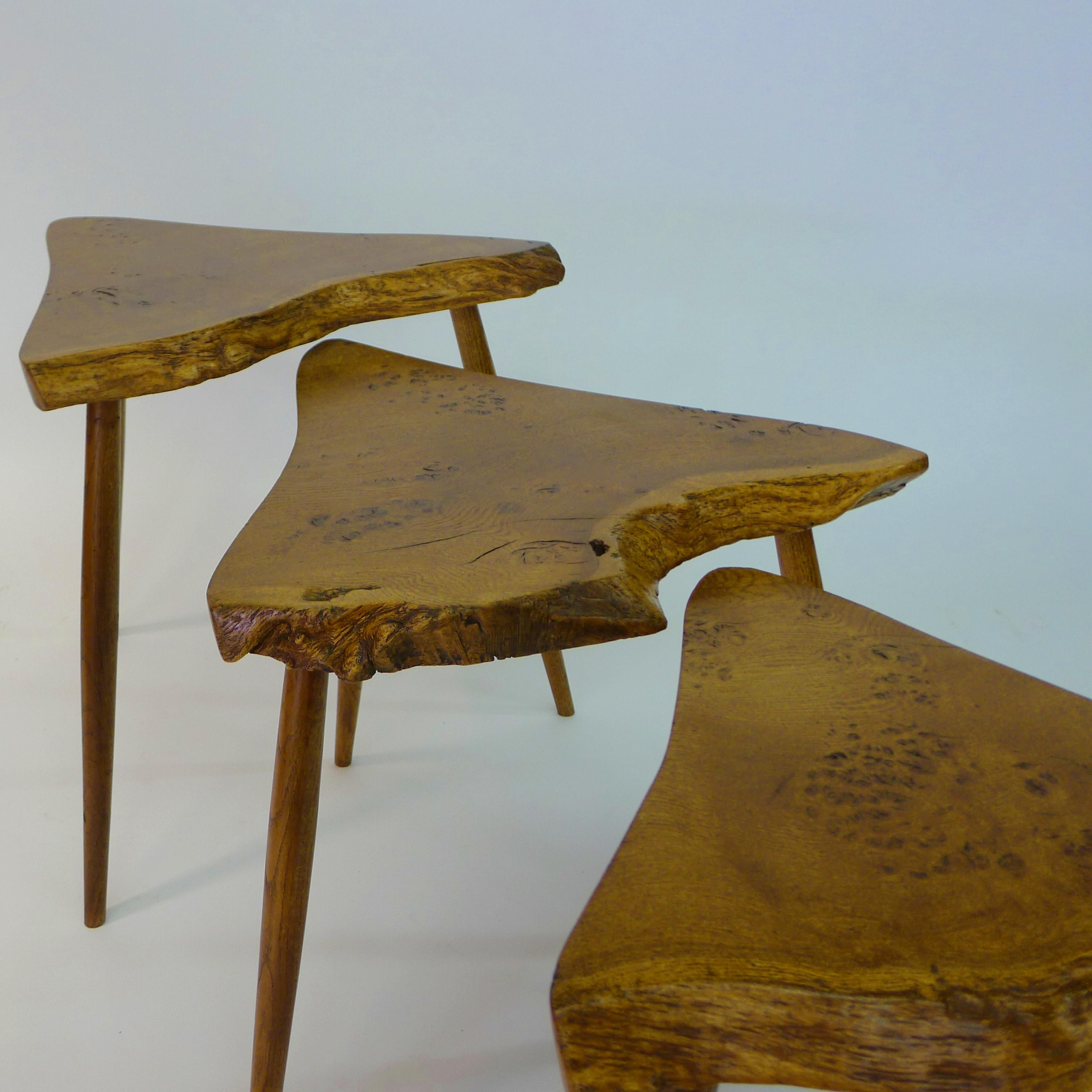 Americano George Nakashima, Set of 3 Oak and Burl Oak Nesting Tables, 1960 in vendita