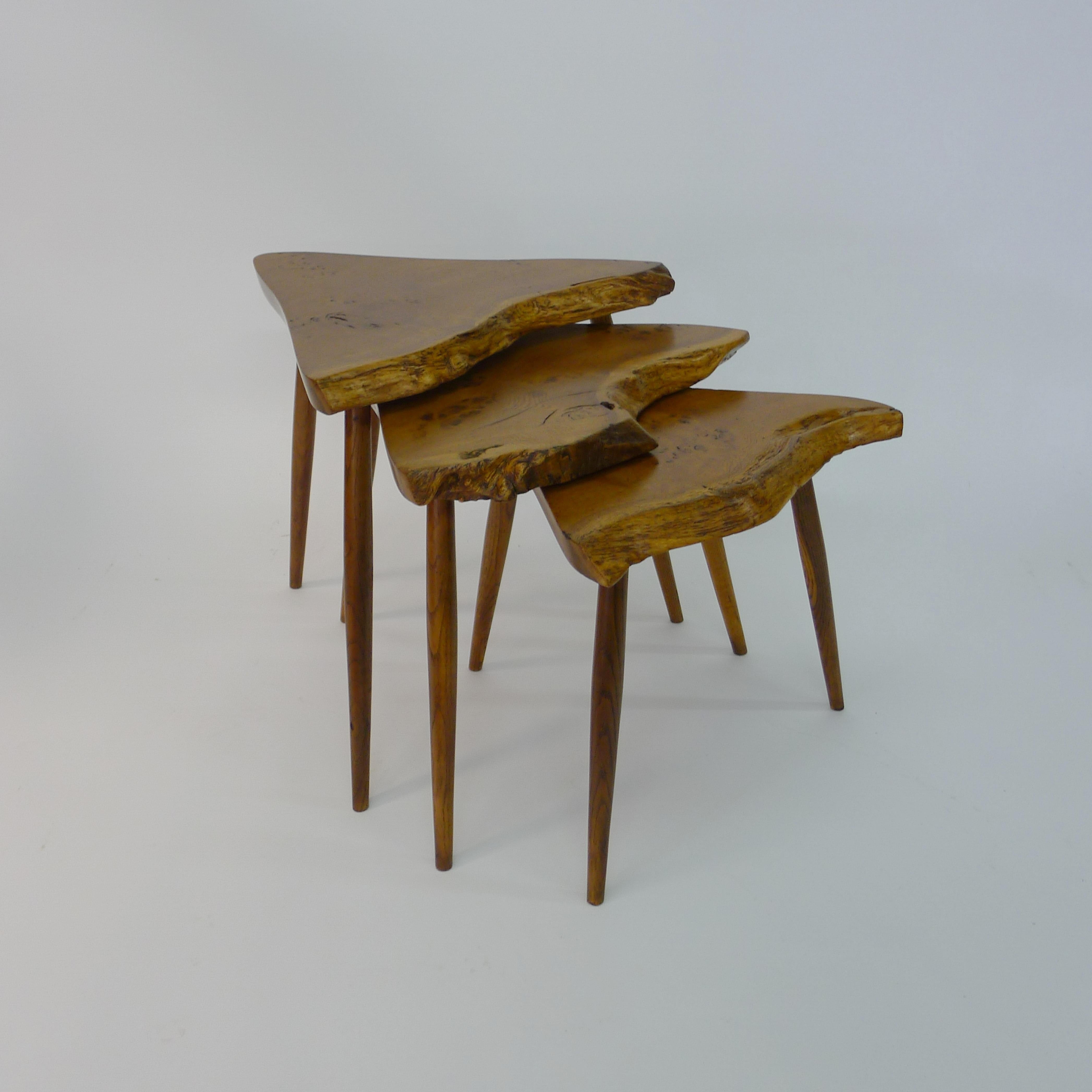 George Nakashima, Set of 3 Oak and Burl Oak Nesting Tables, 1960 In condizioni buone in vendita a Wargrave, Berkshire