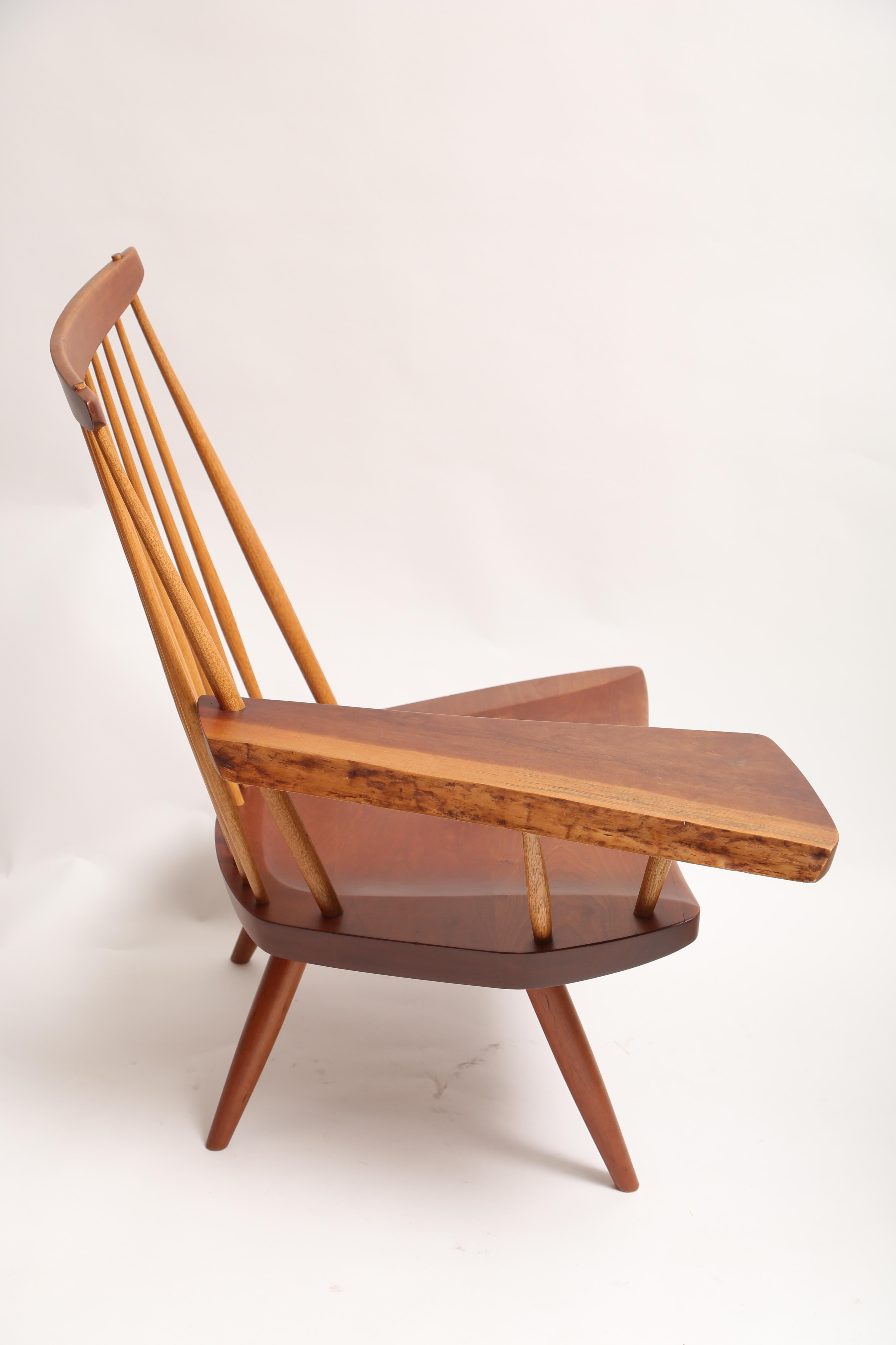 Américain George Nakashima fauteuil de salon à bras lambris en vente