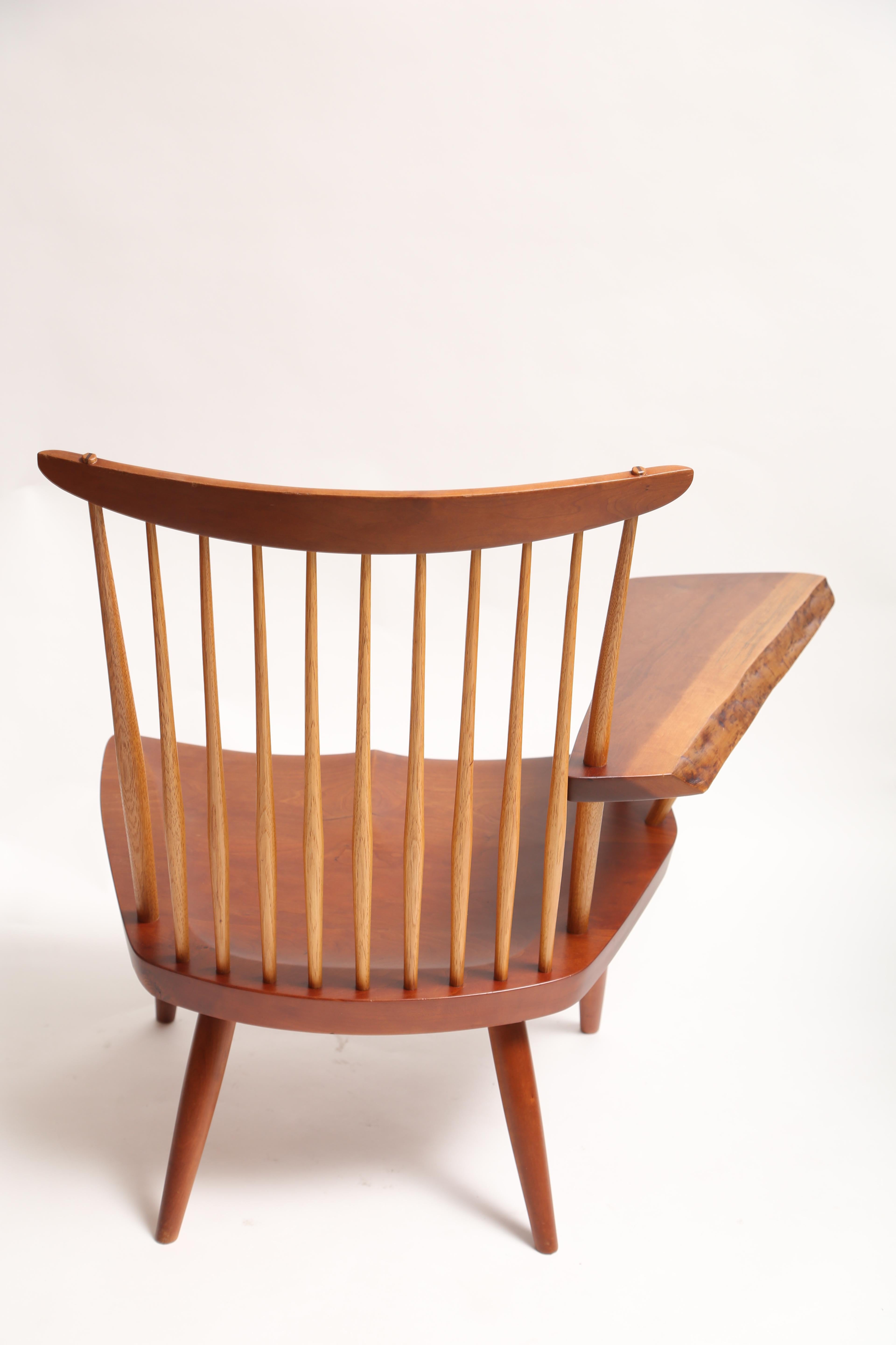 Noyer George Nakashima fauteuil de salon à bras lambris en vente