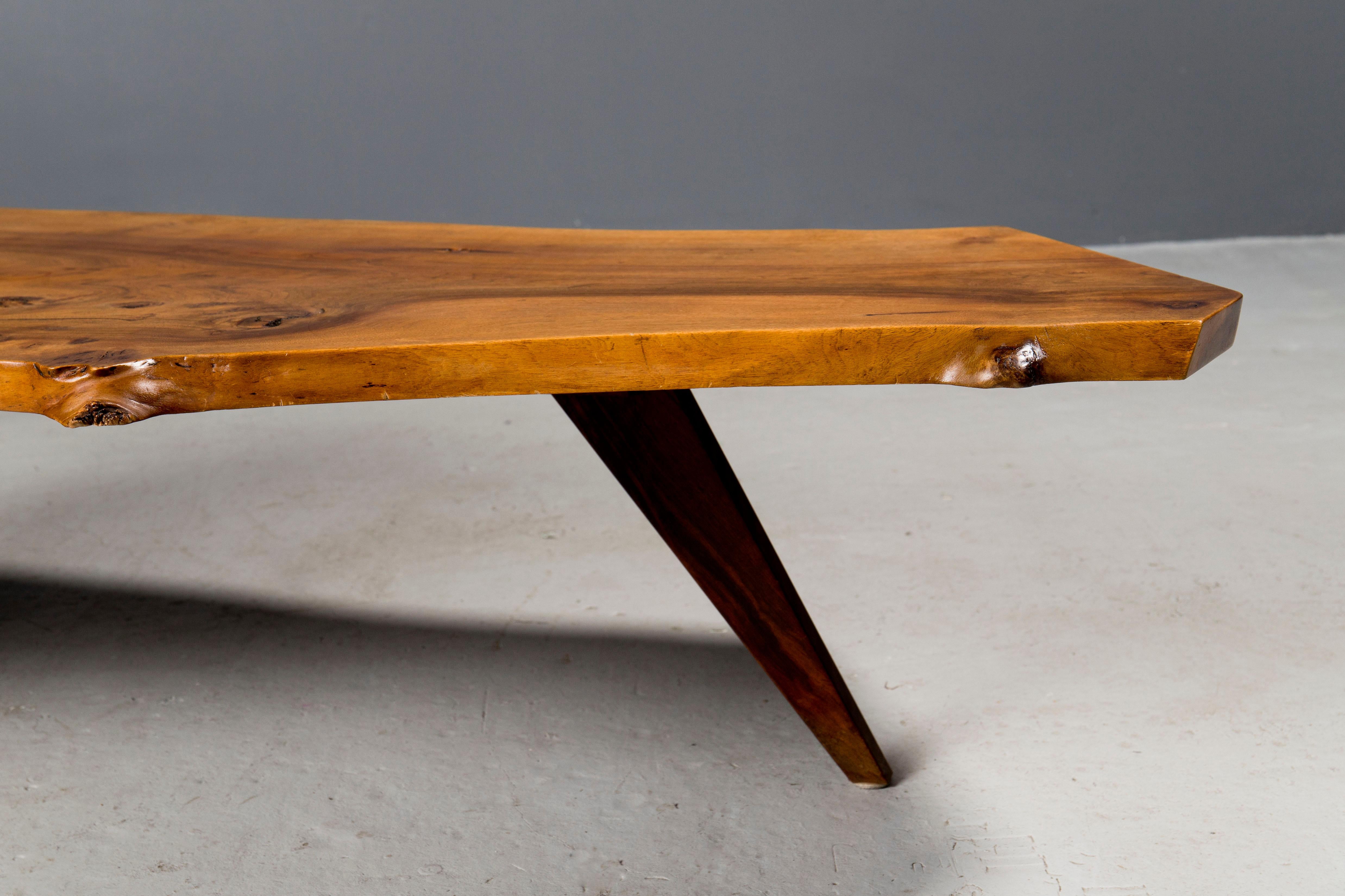 George Nakashima, Slab Coffee Table, 1950s In Excellent Condition For Sale In New York, NY
