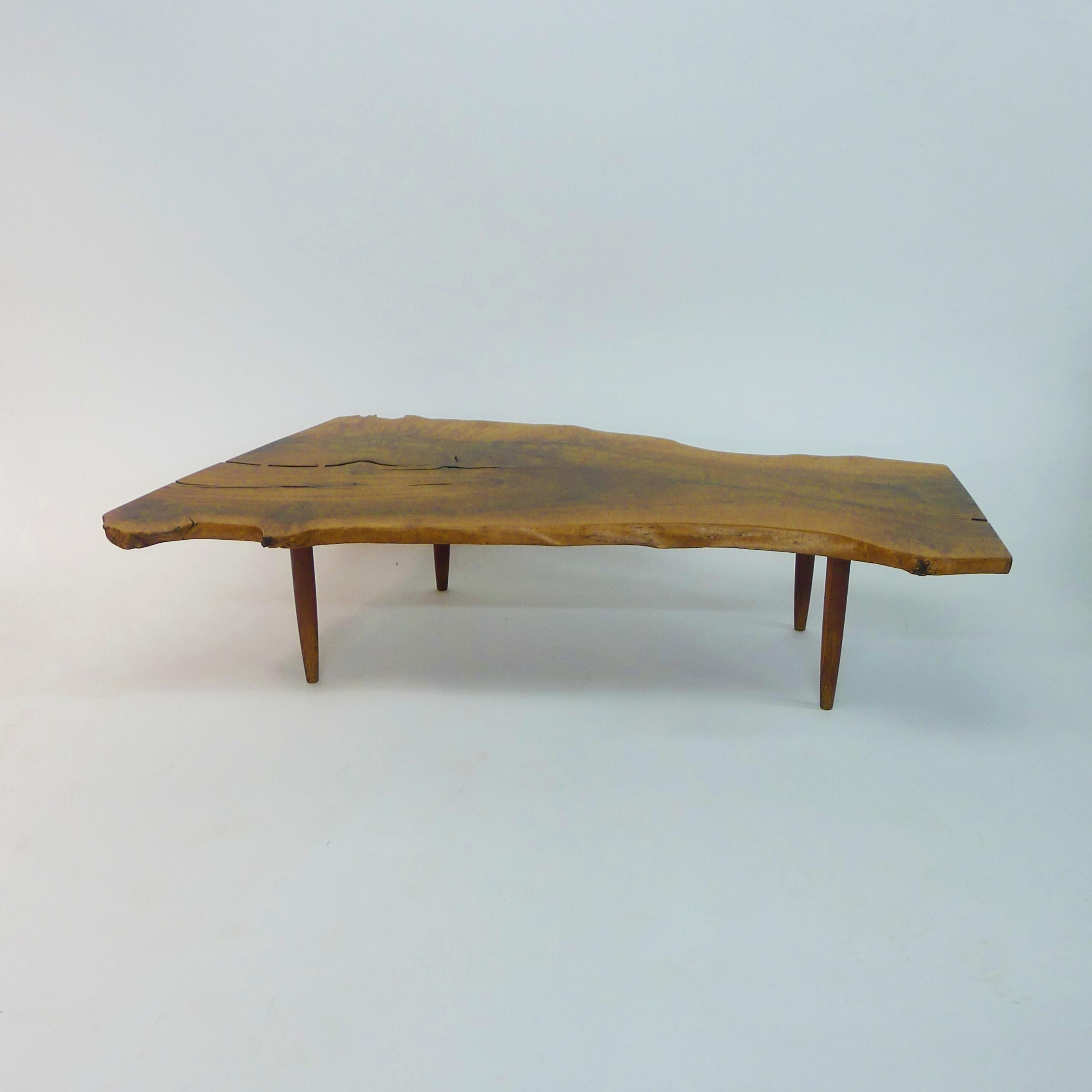 George Nakashima, table basse en dalles aux bords libres, 1958 Bon état - En vente à Wargrave, Berkshire