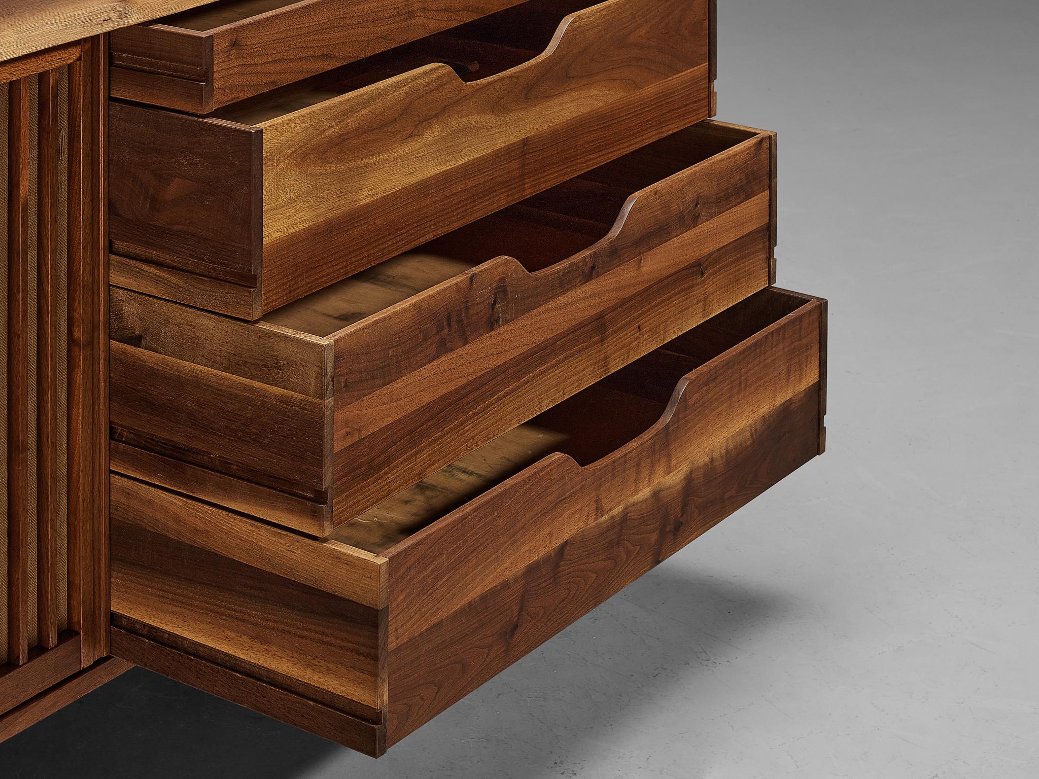 Buffet à portes coulissantes George Nakashima en noyer et tissu de pandanus 5