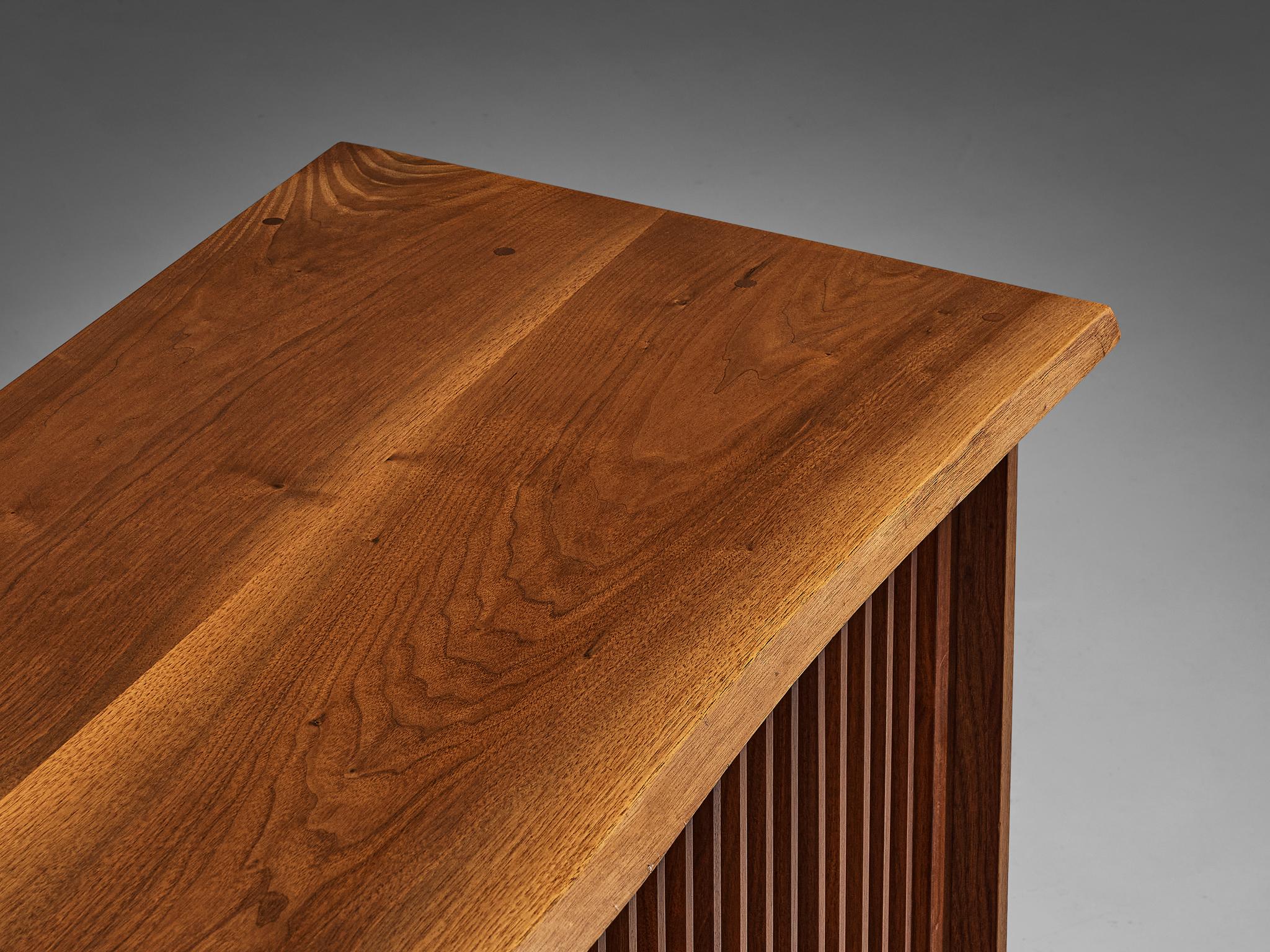 Buffet à portes coulissantes George Nakashima en noyer et tissu de pandanus 6