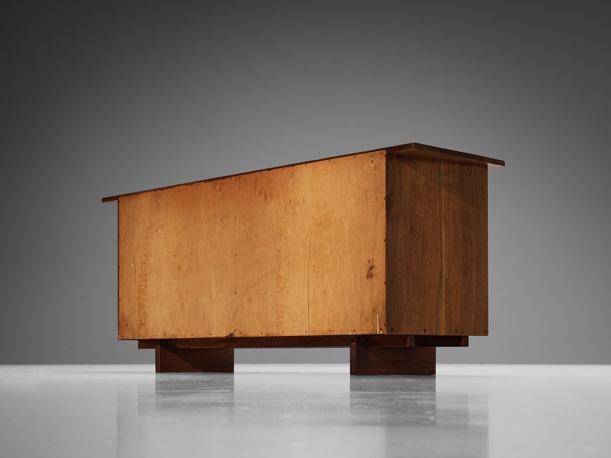 Buffet à portes coulissantes George Nakashima en noyer et tissu de pandanus 10