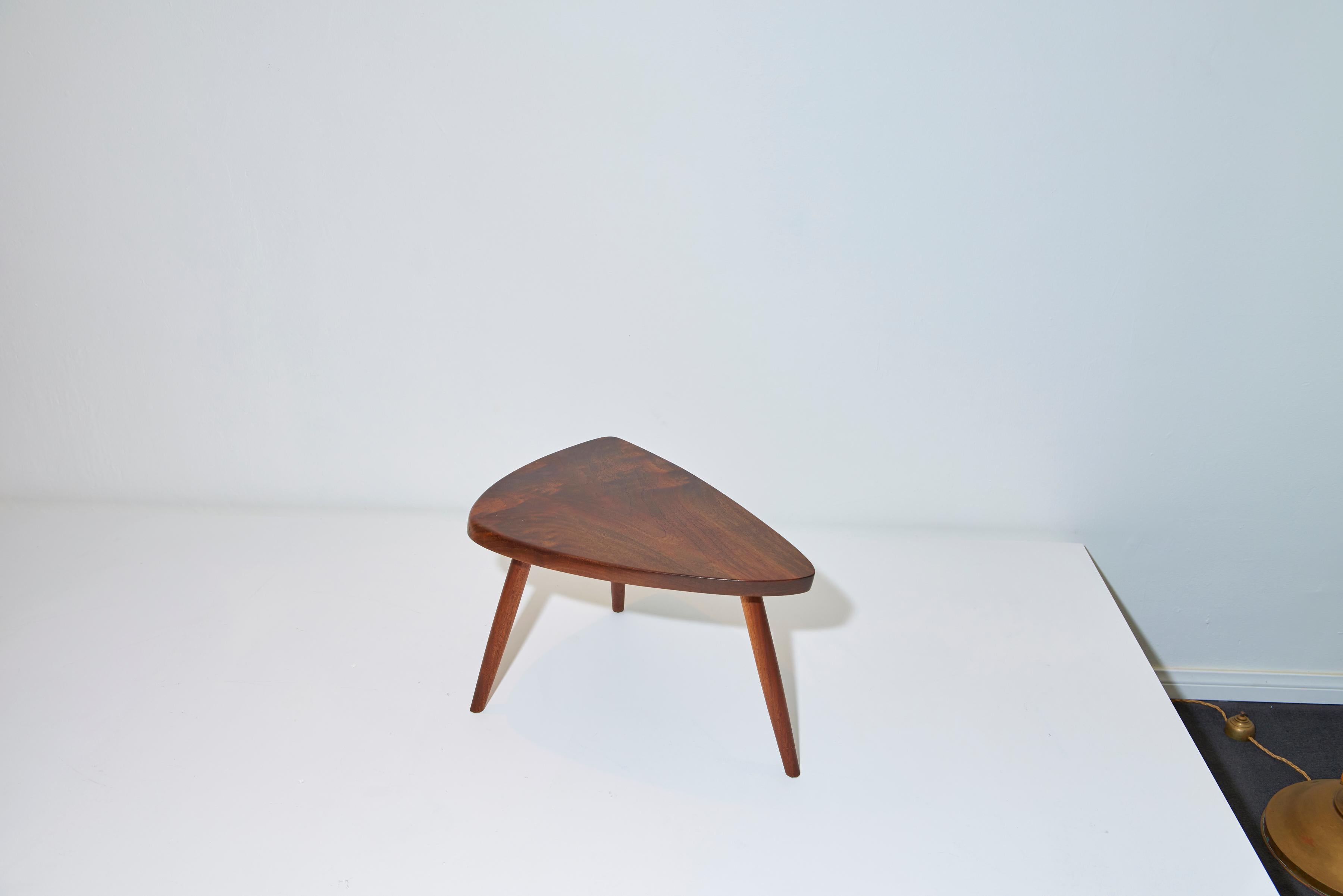 George Nakashima Small Occasional Table In Good Condition In Los Angeles, CA