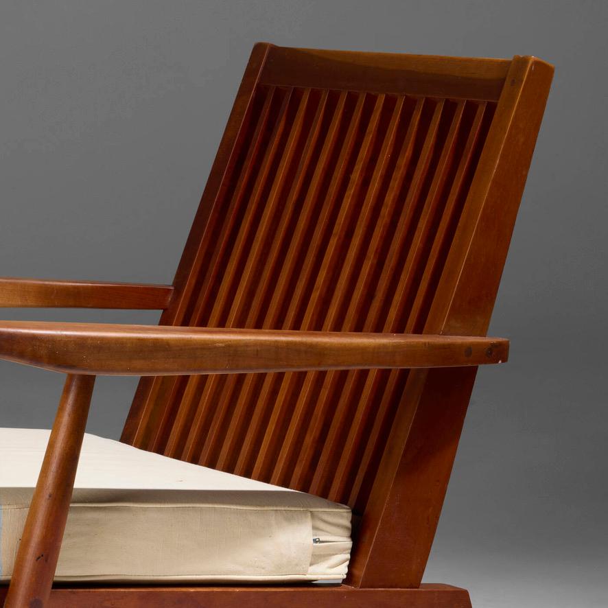 Milieu du XXe siècle Chaise longue 'Cushion' à dossier fuseau George Nakashima en cerisier noir américain en vente