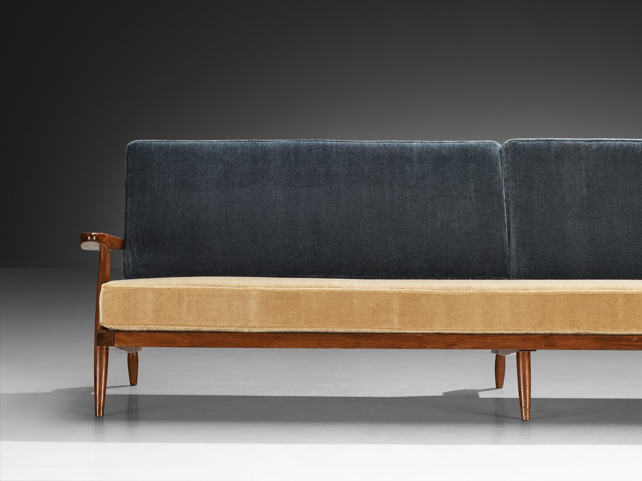 Americano Divano con schienale a fuso George Nakashima in noce americano e mohair bicolore in vendita