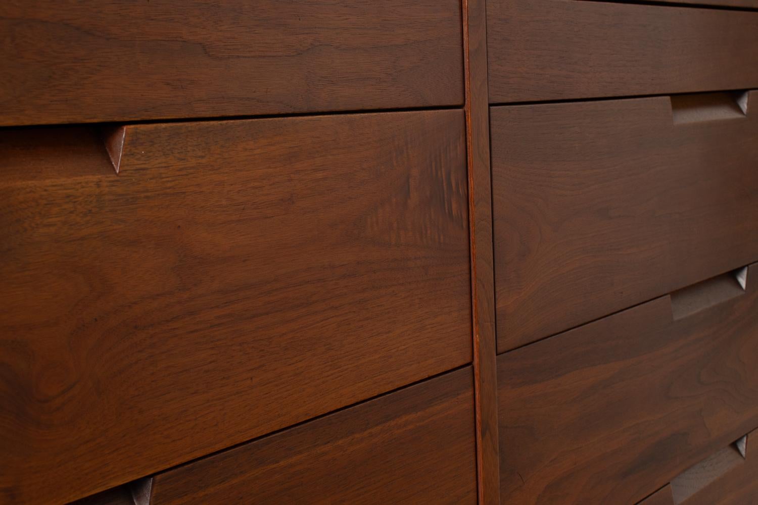 George Nakashima Studio Craft 8 Drawer Dresser For Sale 3