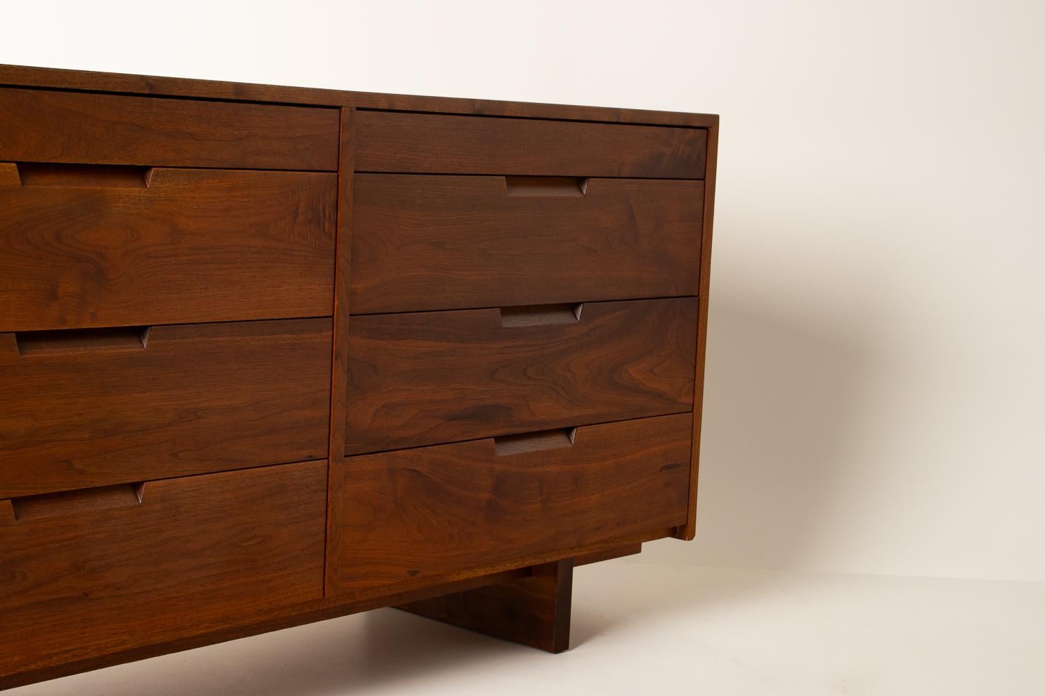 George Nakashima Studio Craft 8 Drawer Dresser For Sale 9