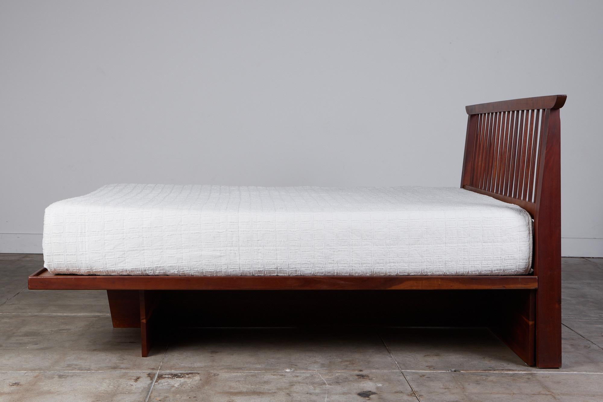 George Nakashima Studio Full Size Platform Bed with Spindle Headboard In Excellent Condition In Los Angeles, CA