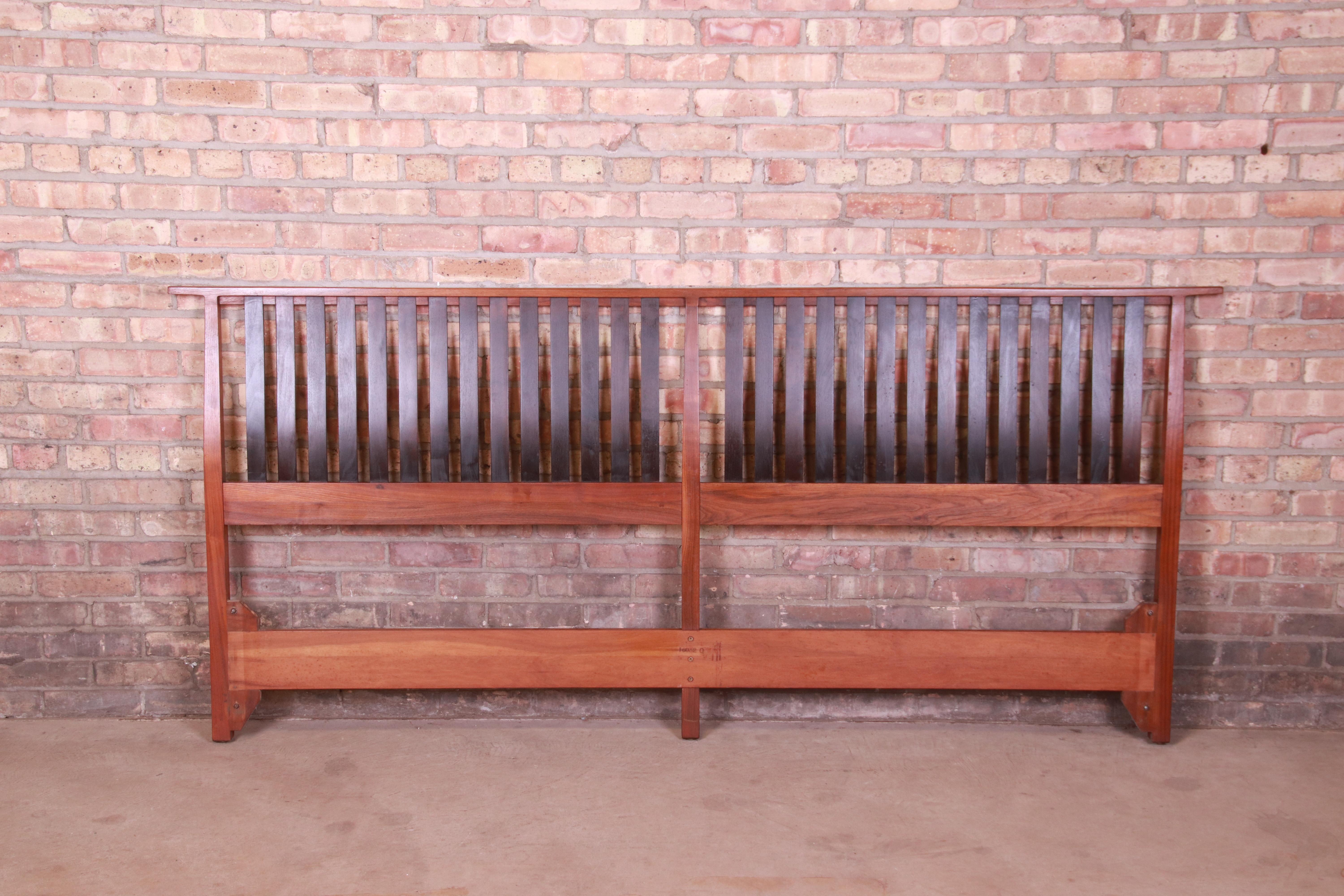 A gorgeous Mid-Century Modern sculpted walnut slatted king size headboard

In the manner of George Nakashima

USA, Circa 1960s

Measures: 85.5