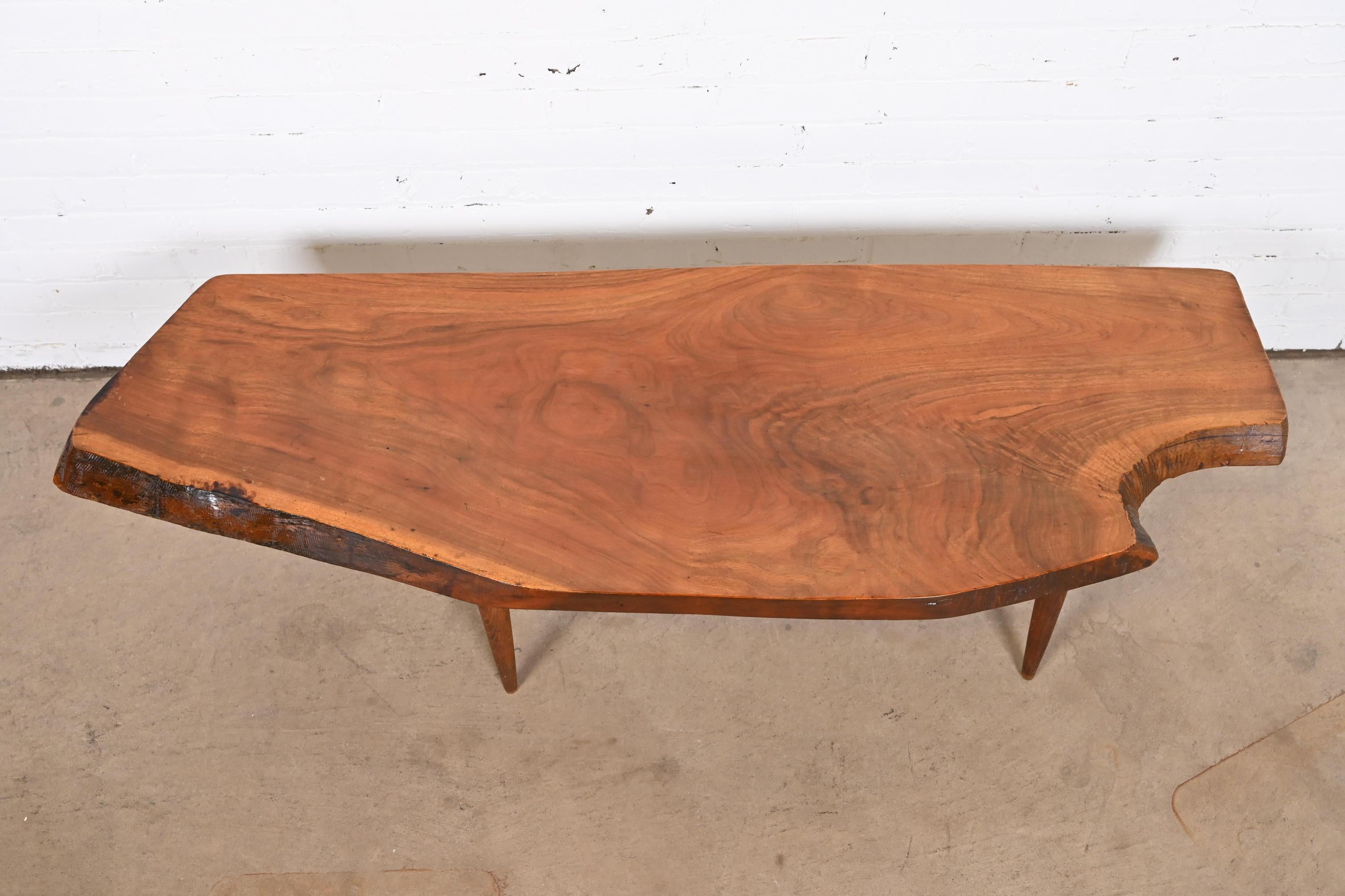 George Nakashima Style Organic Modern Freeform Walnut Slab Coffee Table In Good Condition In South Bend, IN