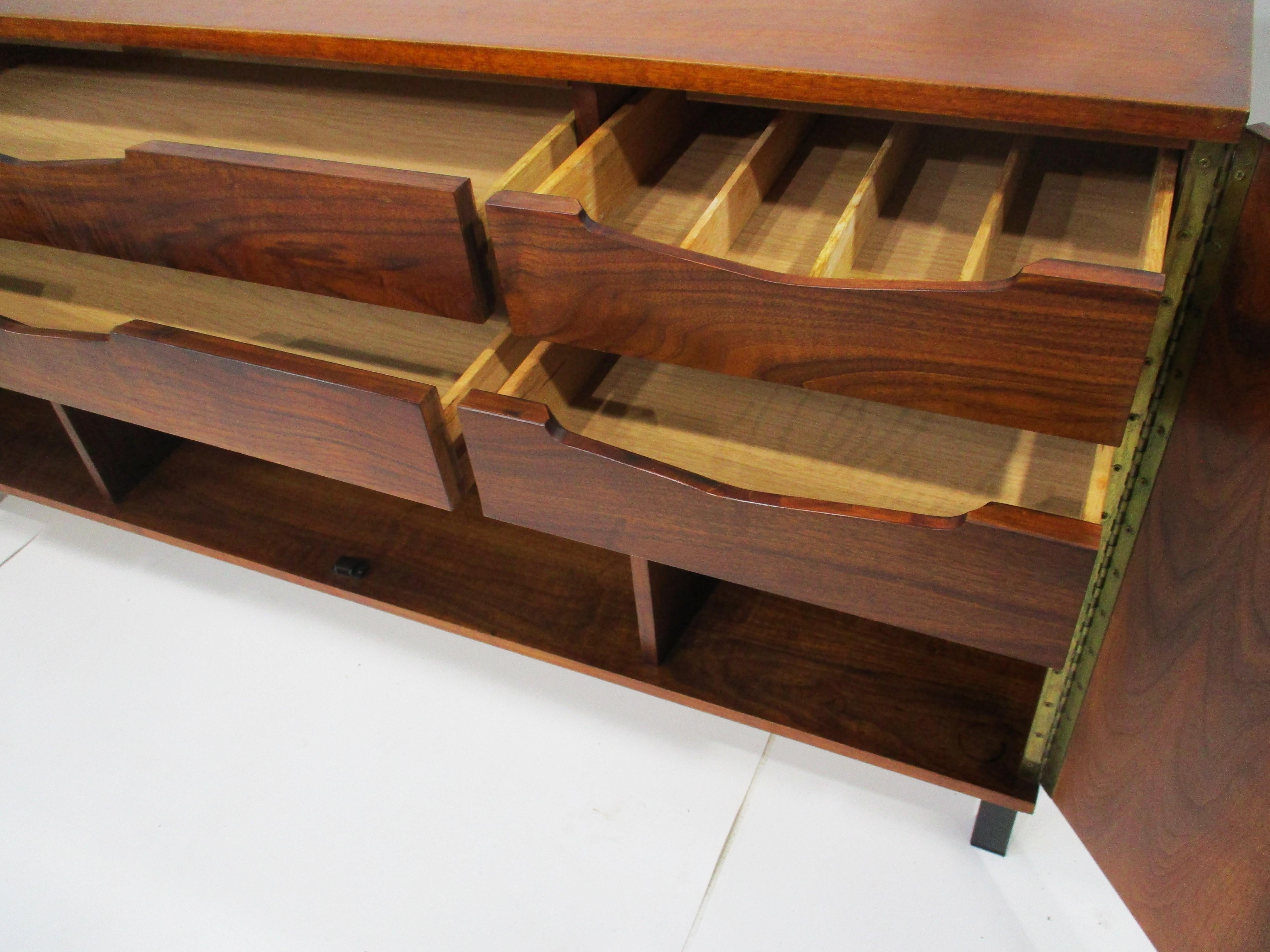 Credenza / Sever de nogal negro estilo George Nakashima en venta 4
