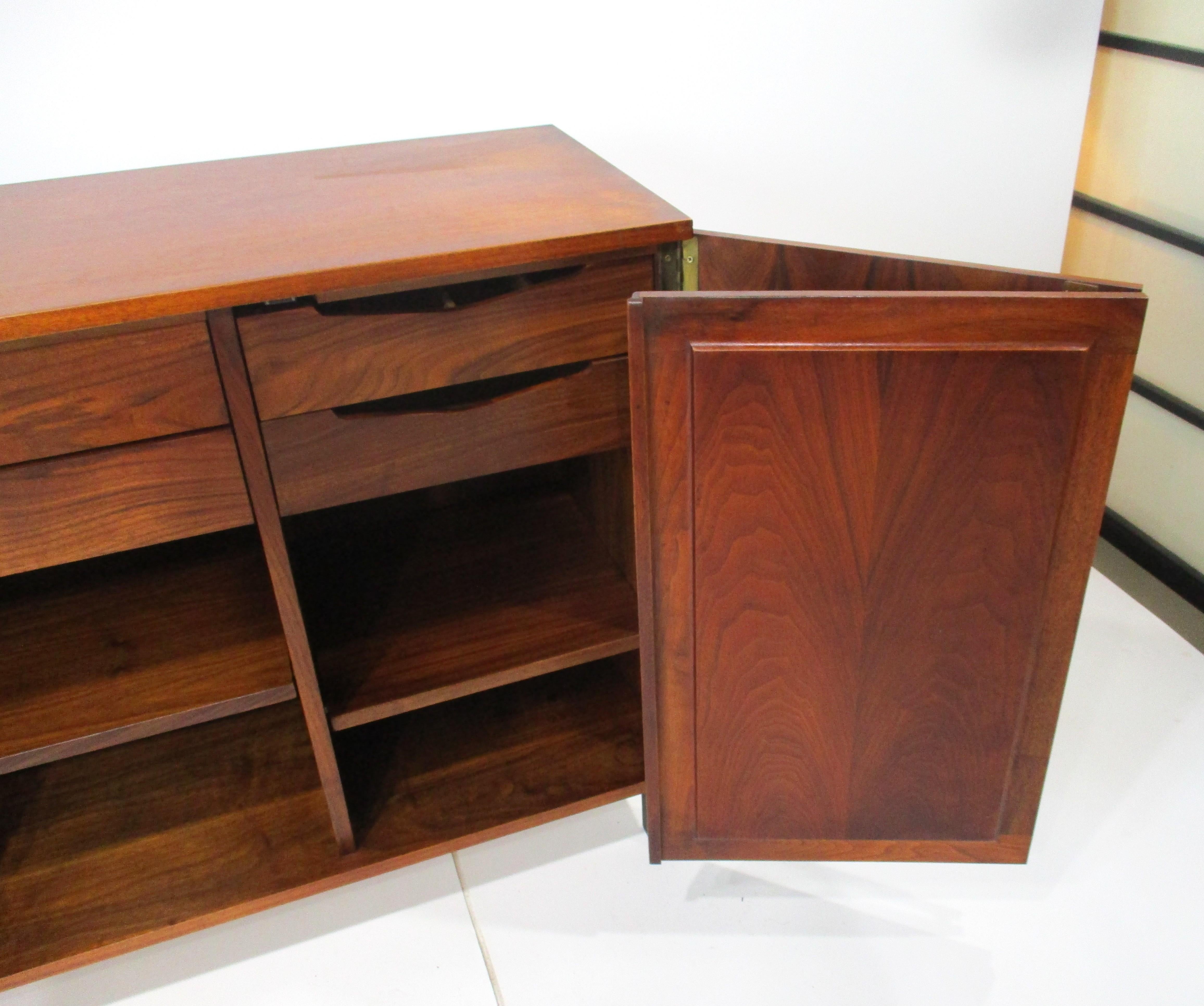Credenza / Sever de nogal negro estilo George Nakashima en venta 6