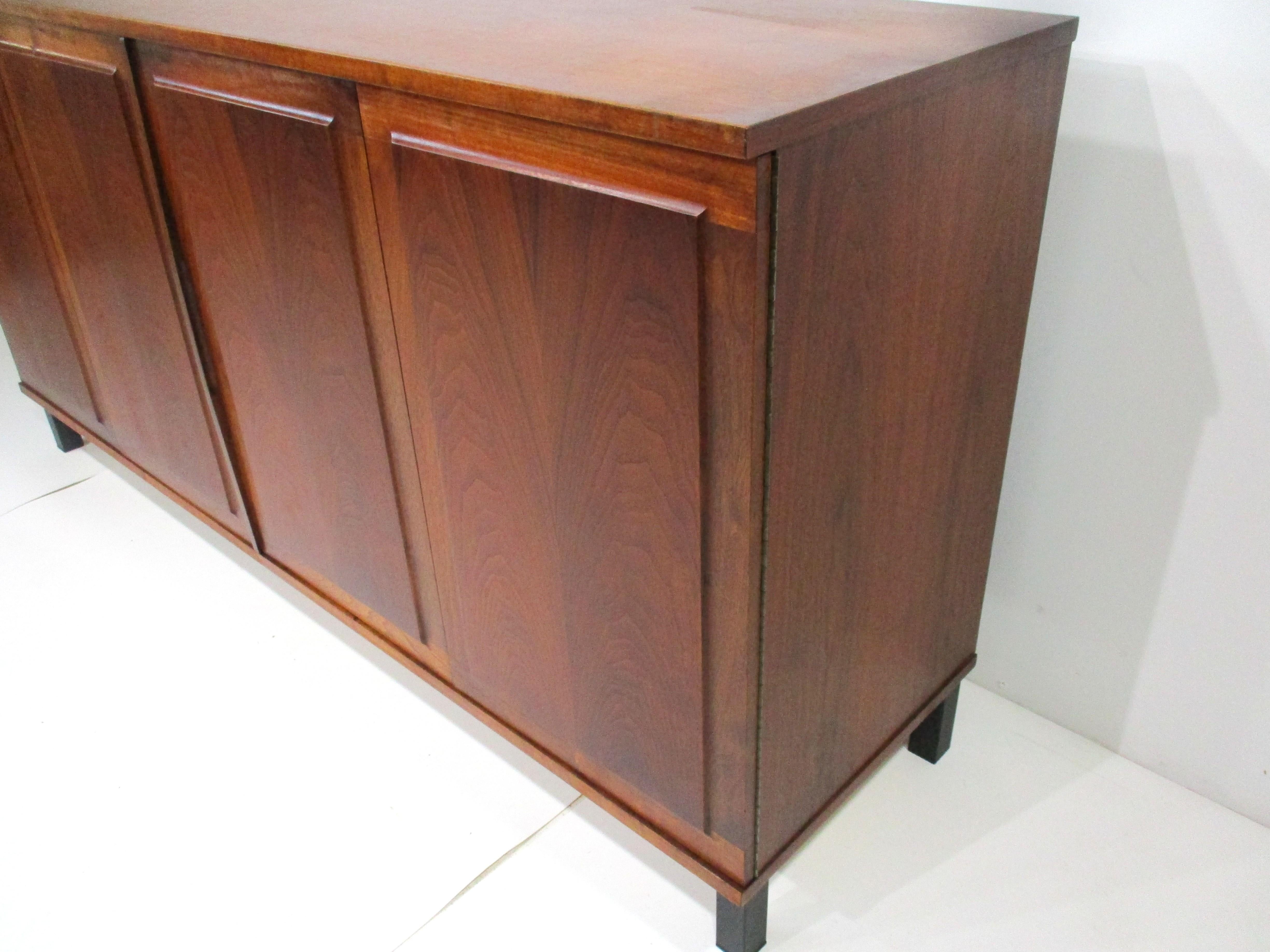 Credenza / Sever de nogal negro estilo George Nakashima en venta 7