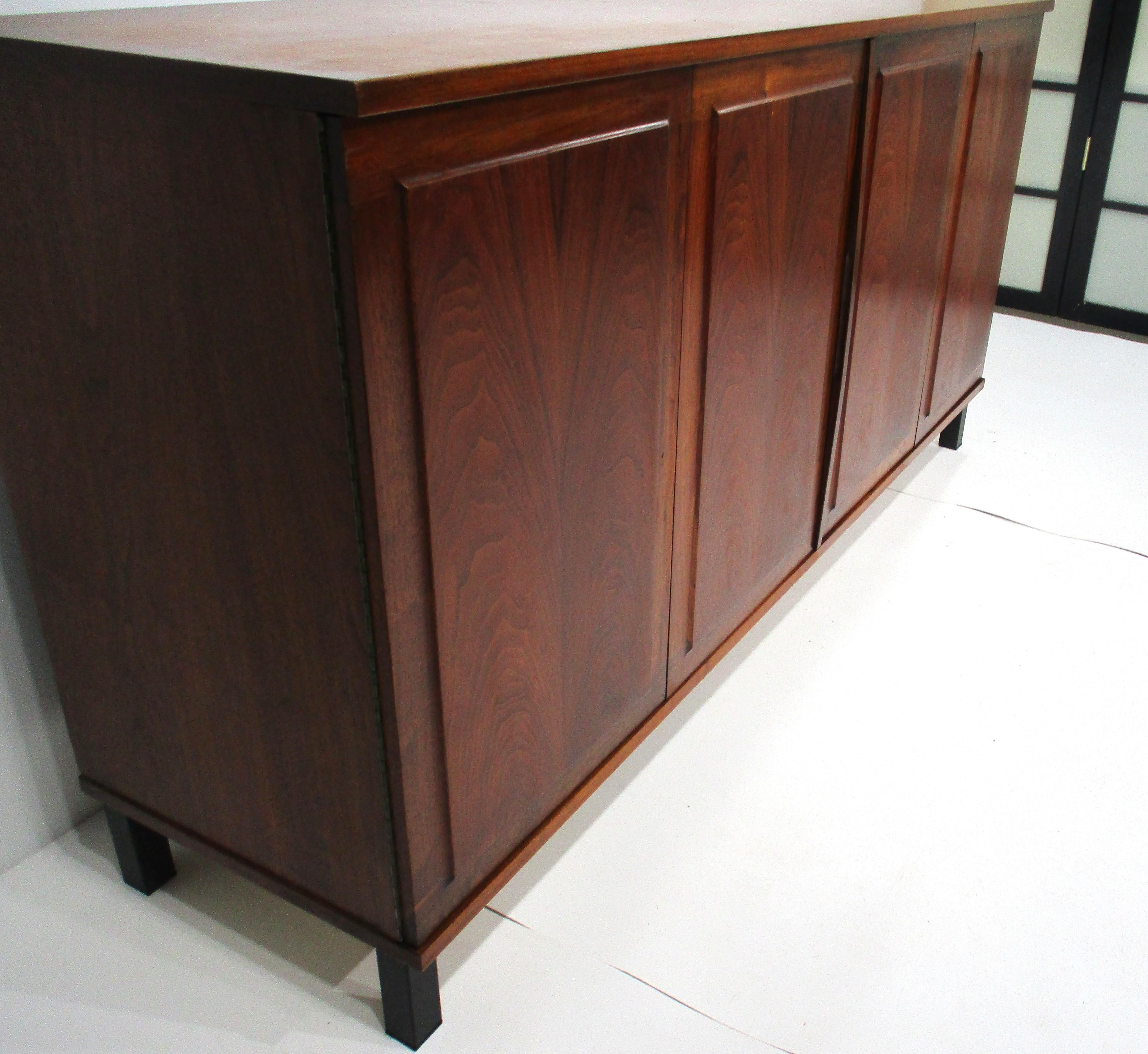 Credenza / Sever de nogal negro estilo George Nakashima en venta 8