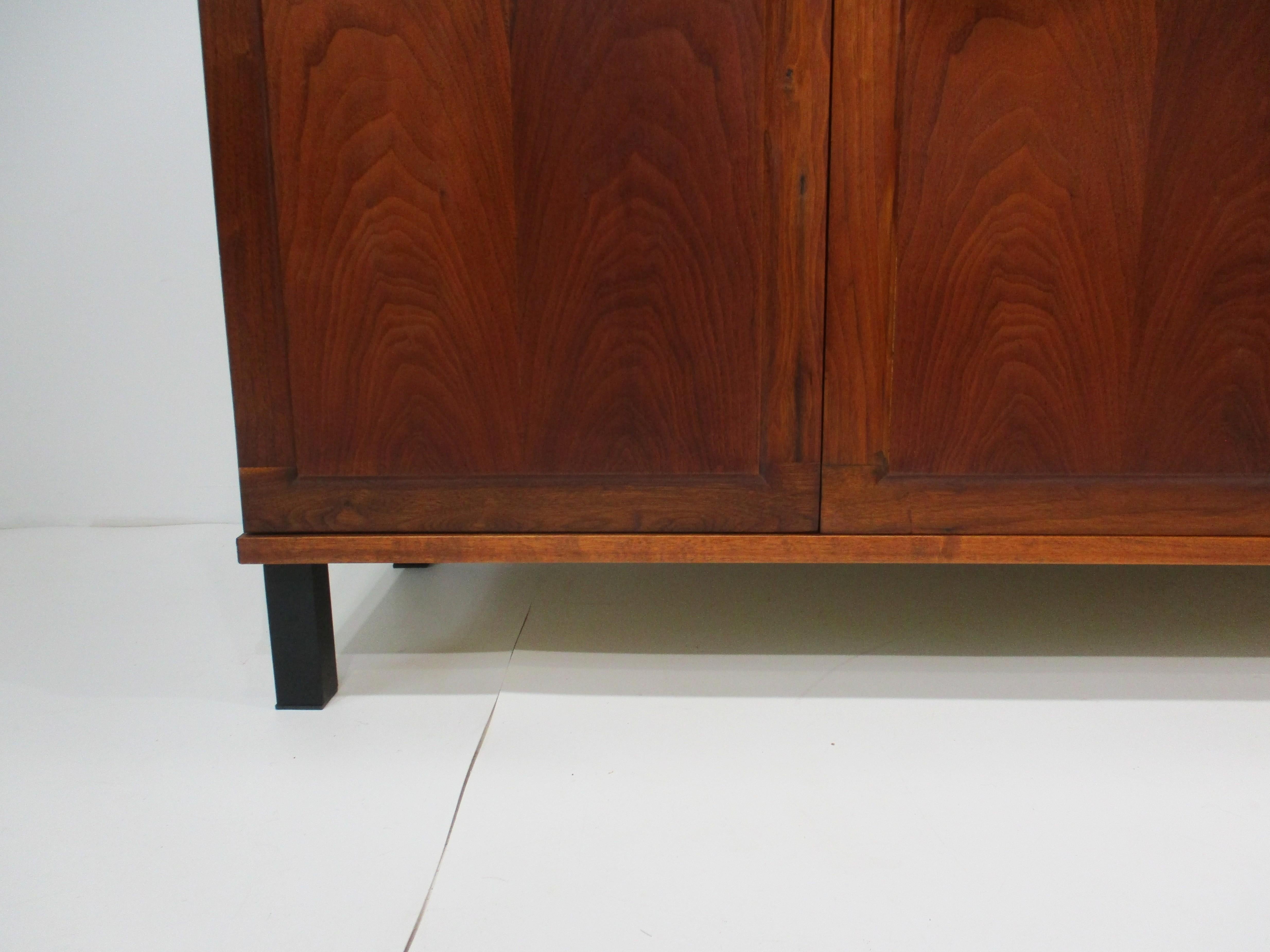 Credenza / Sever de nogal negro estilo George Nakashima en venta 9