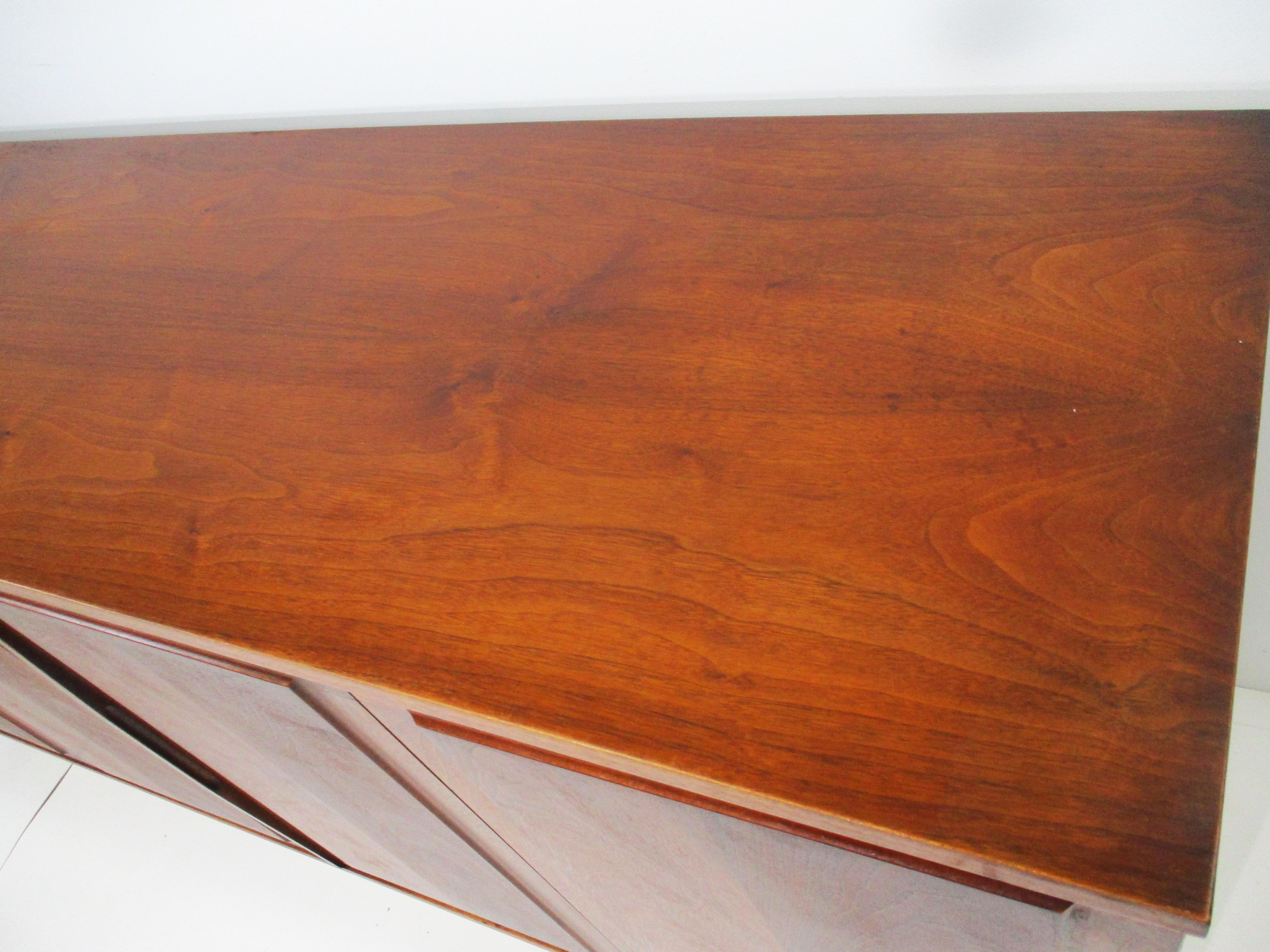 Credenza / Sever de nogal negro estilo George Nakashima en venta 10