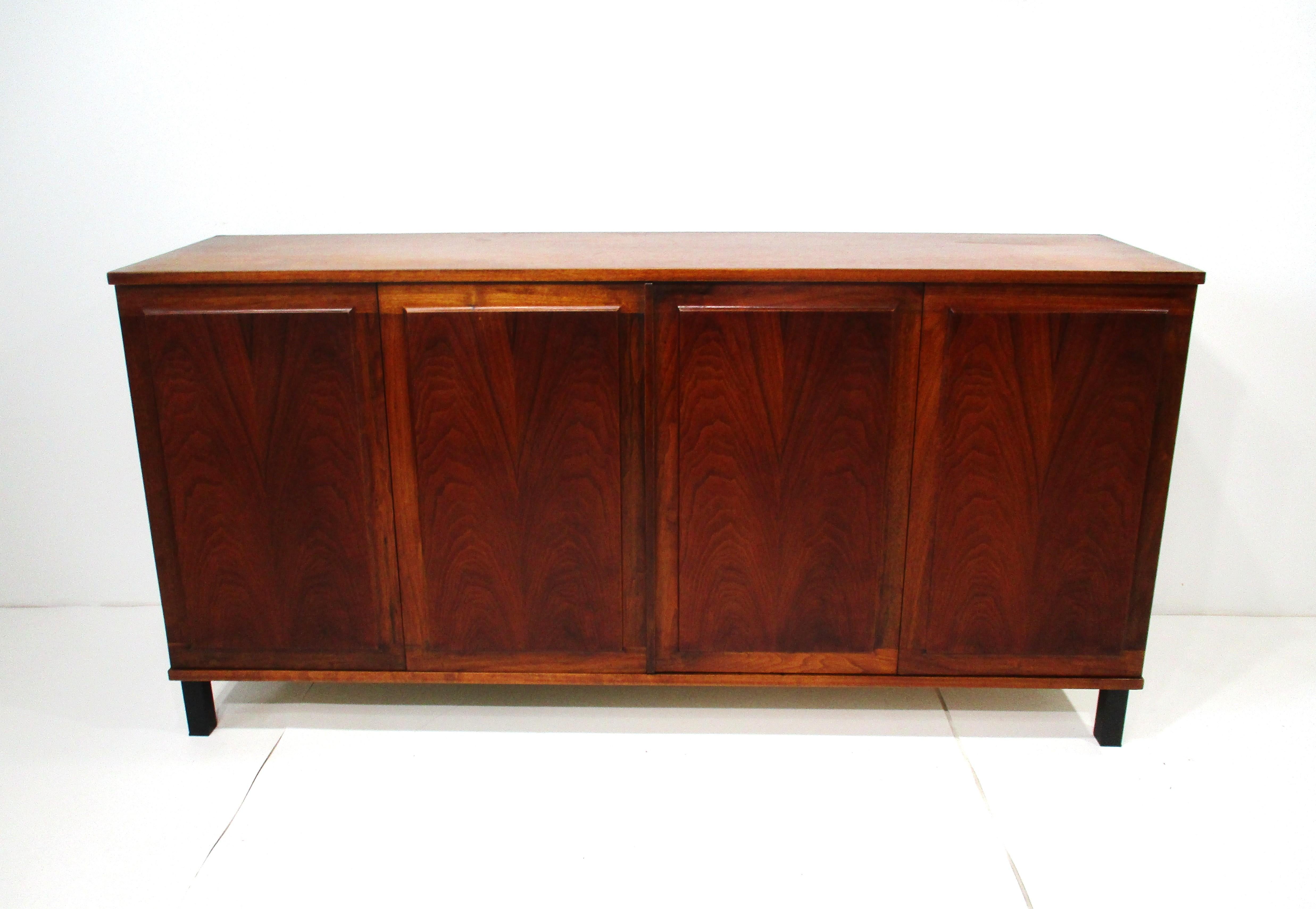Credenza / Sever de nogal negro estilo George Nakashima en venta 11