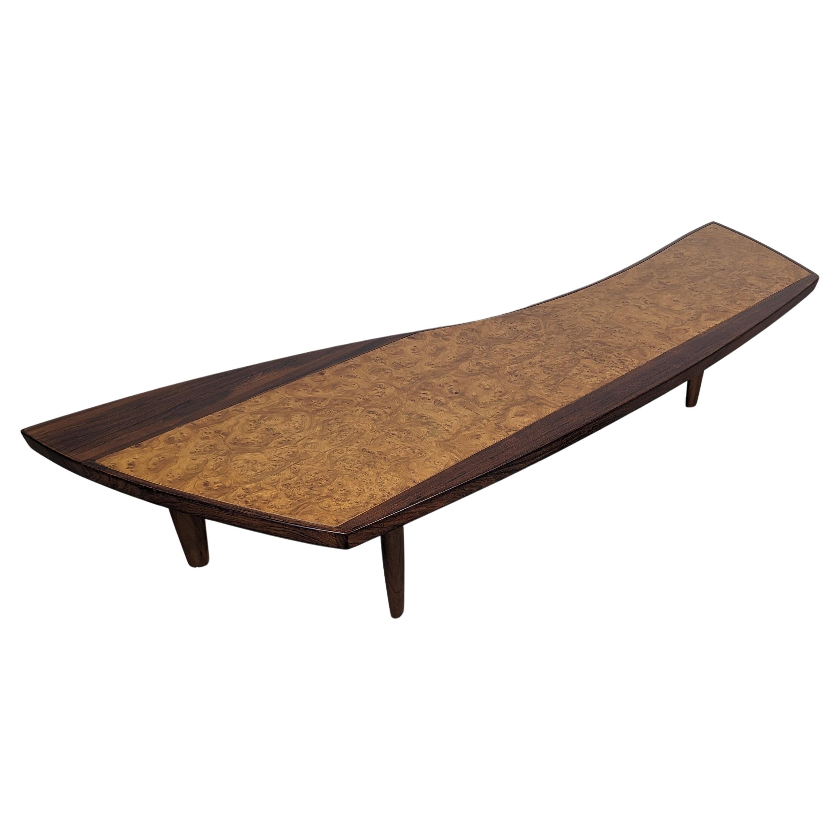 Couchtisch von George Nakashima Sundra für Widdicomb, Modell 200-66W, ca. 1960er Jahre (amerikanisch) im Angebot