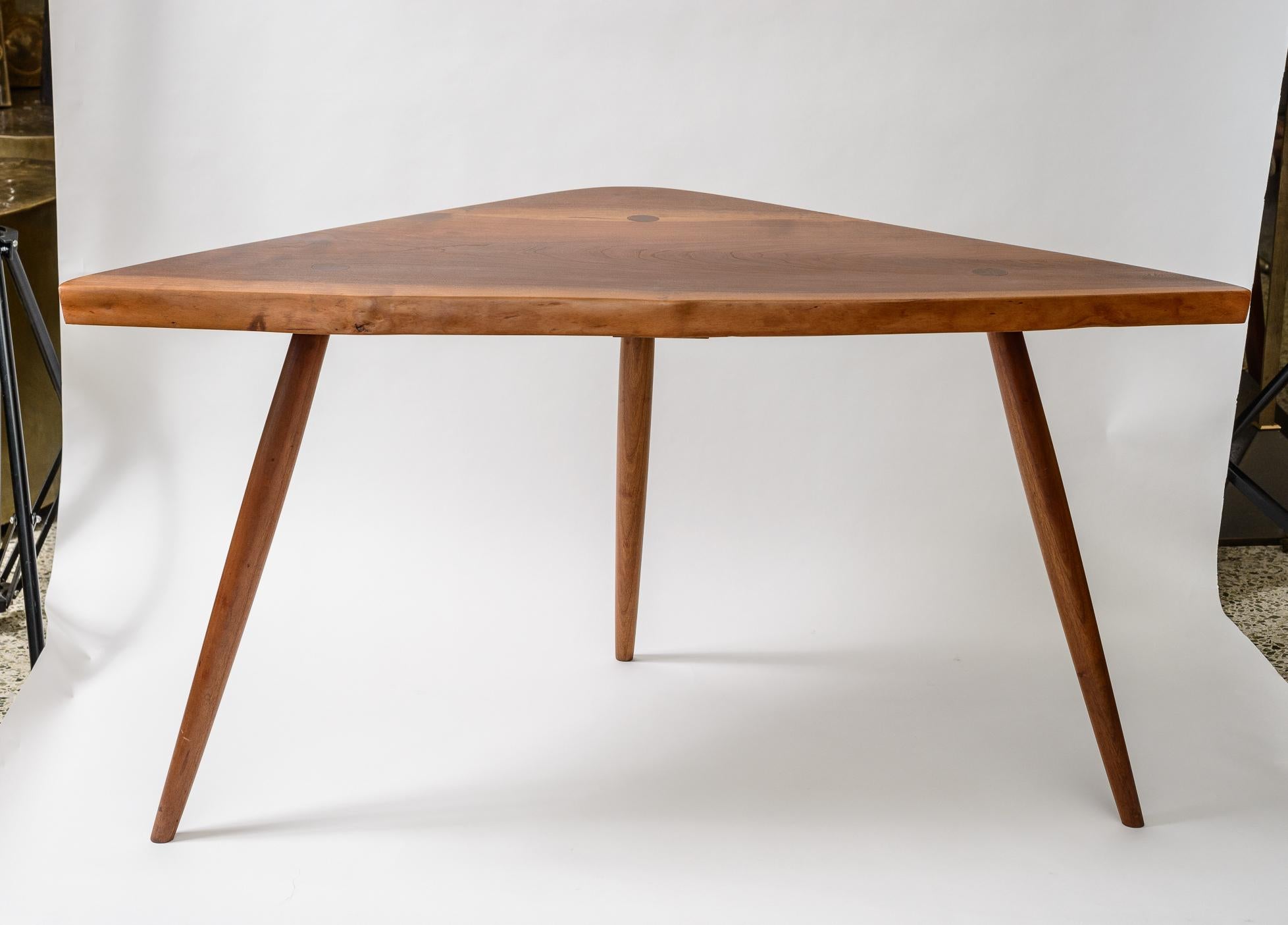 George Nakashima Triangular Cherry Table In Good Condition For Sale In West Palm Beach, FL