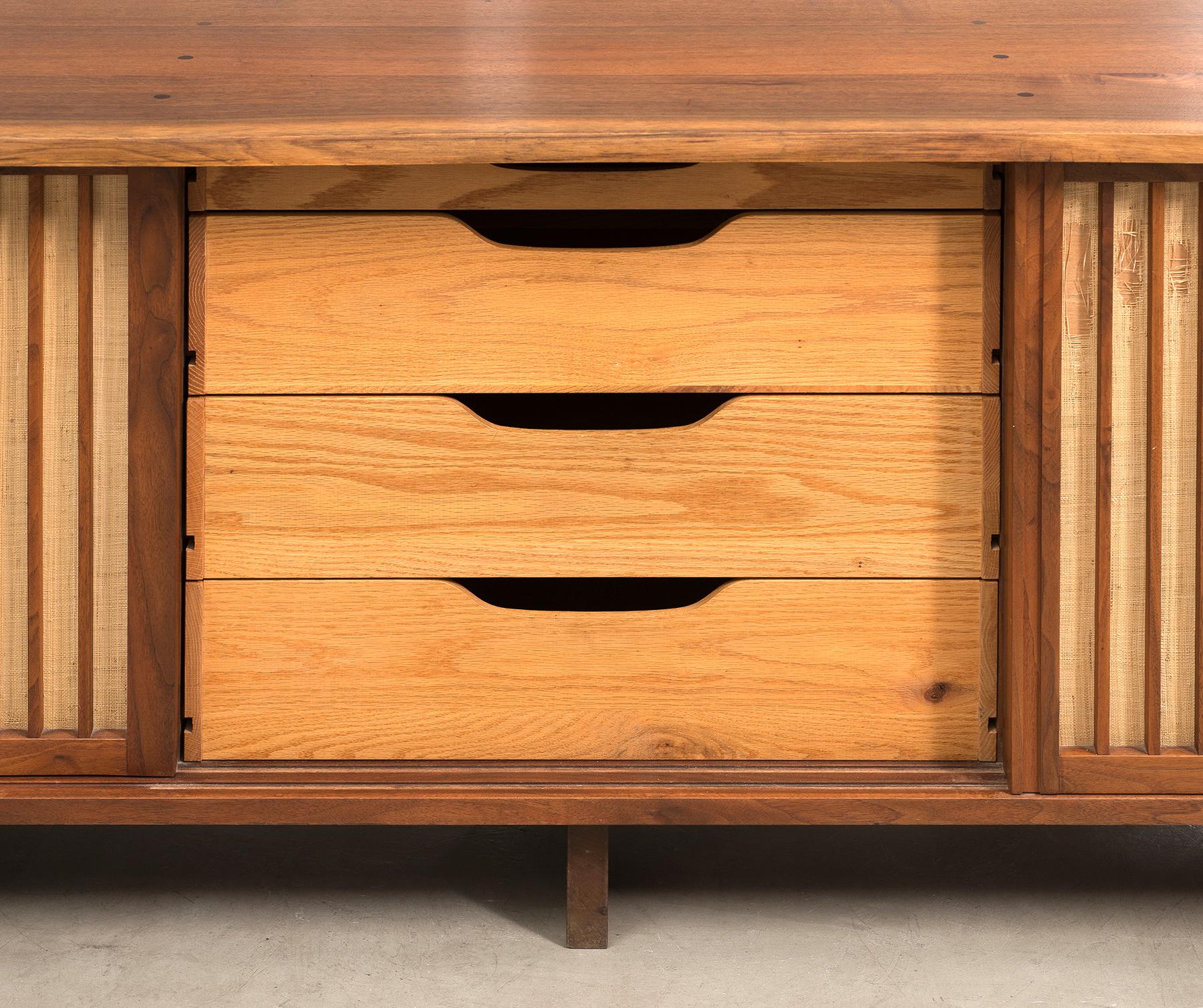 George Nakashima Triple Sliding Door Cabinet, 1968 In Good Condition In Sylacauga, AL