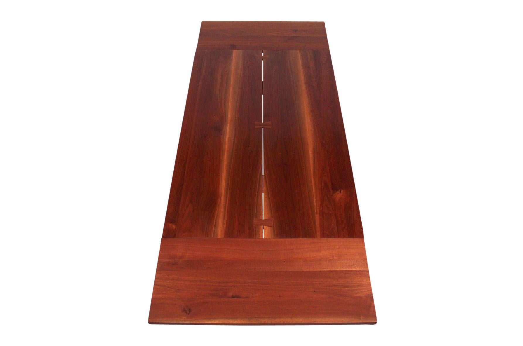 George Nakashima Turned Leg Dining Table In Excellent Condition In Pawtucket, RI