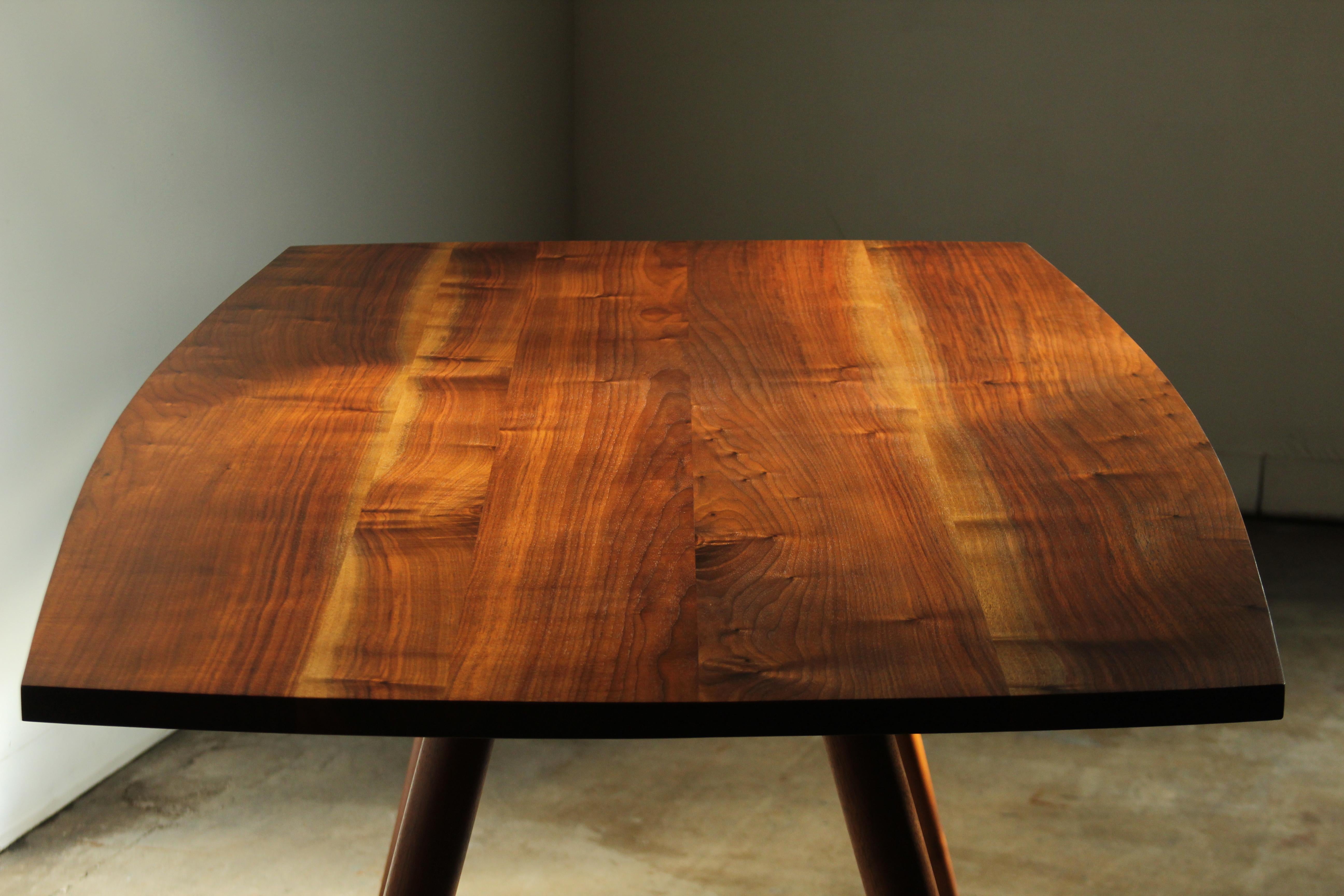 George Nakashima “Turned Leg” Walnut Sap Grain Dining Table, 1957 In Excellent Condition For Sale In Coronado, CA