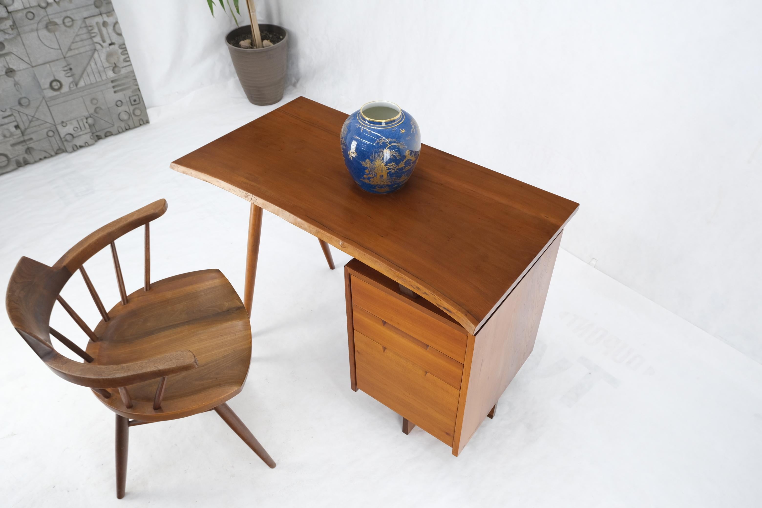 George Nakashima Turned Wood Dowel Shape Leg Single Pedestal Small Desk Mint For Sale 8