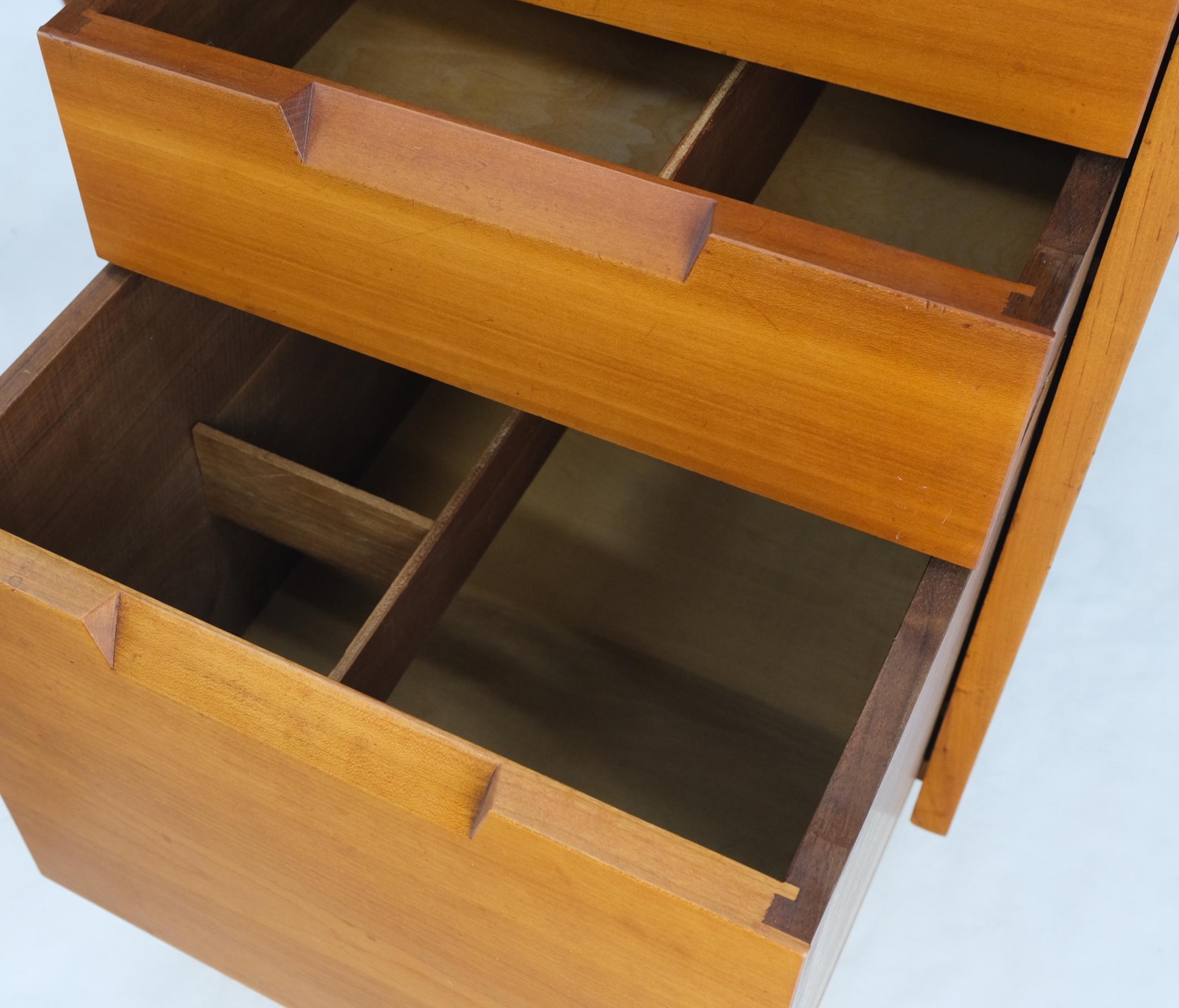 Mid-Century Modern George Nakashima Turned Wood Dowel Shape Leg Single Pedestal Small Desk Mint For Sale