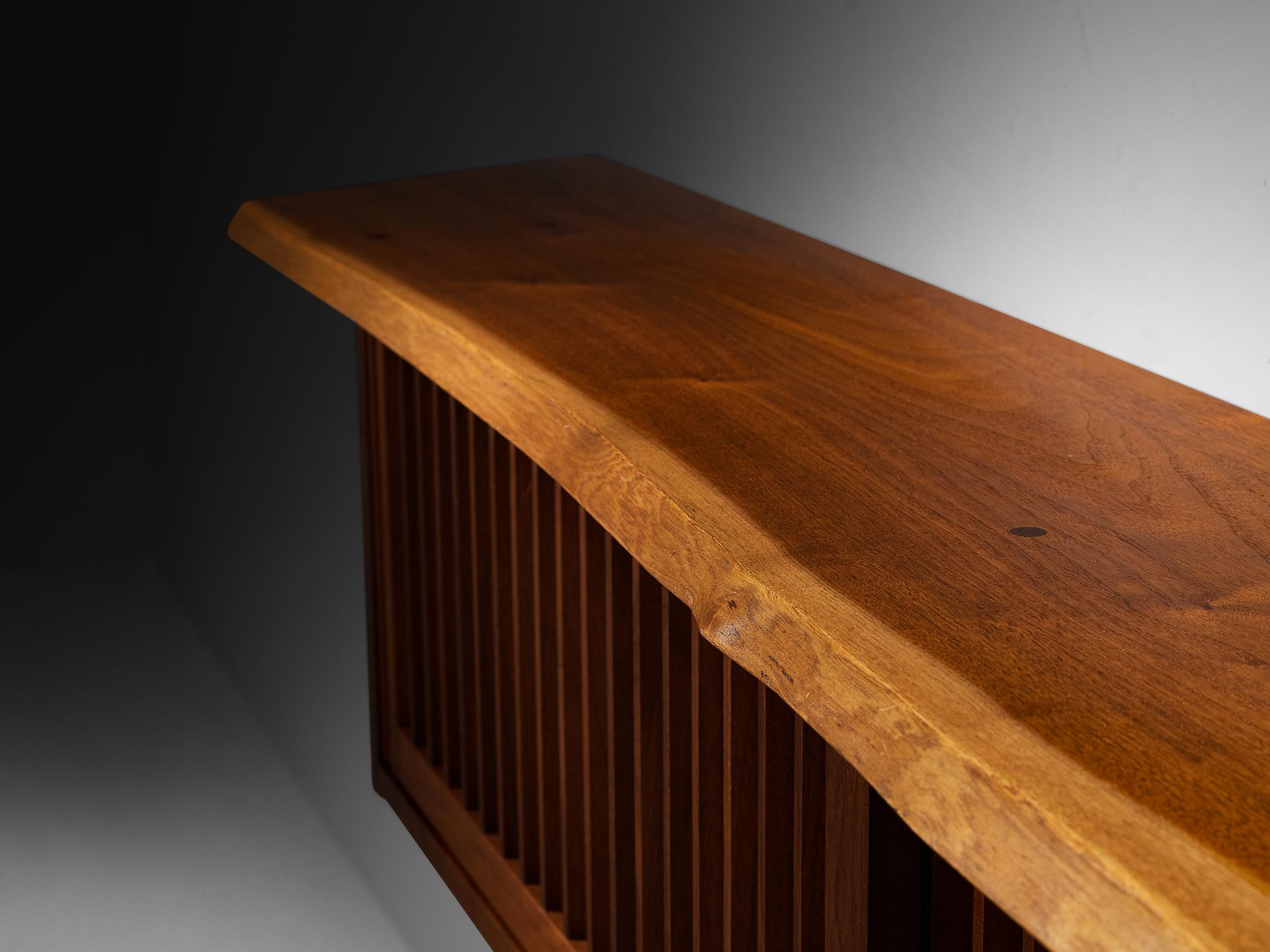 George Nakashima Wall-Mounted Sideboard in Walnut and Pandanus Cloth Estadounidense en venta