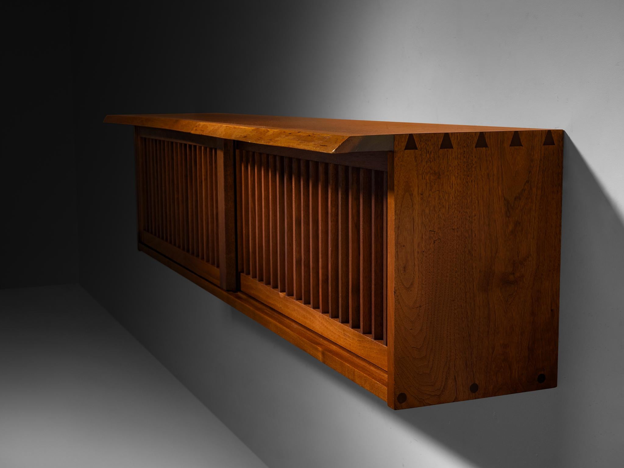 George Nakashima Wall-Mounted Sideboard in Walnut and Pandanus Cloth en venta 2