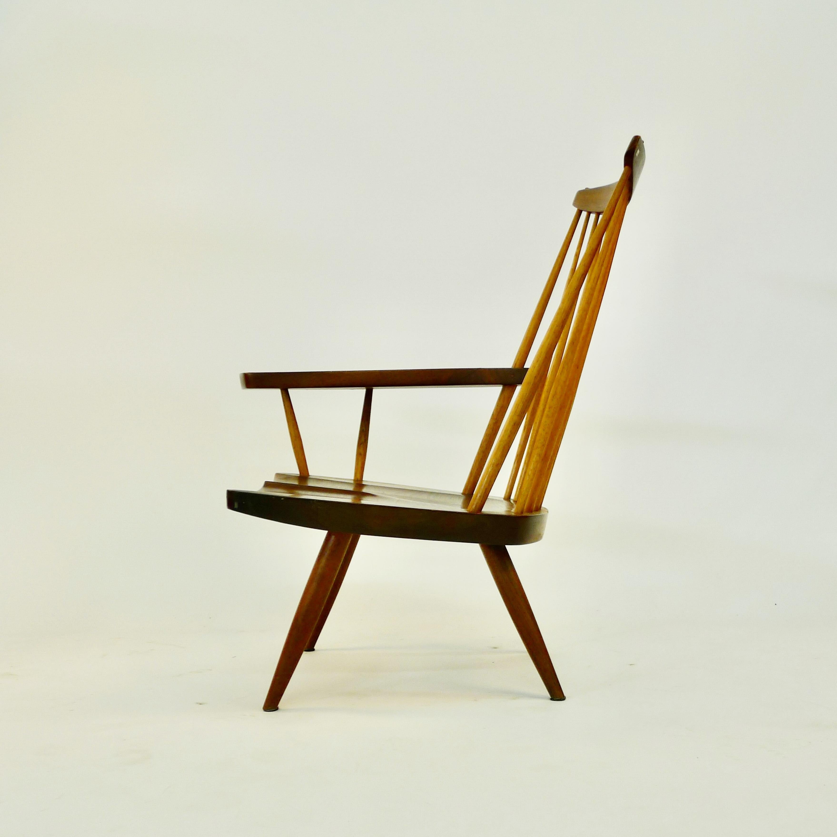 George Nakashima, Sessel mit Spindelrücken und Armlehne aus Nussbaum und Hickoryholz, 1977 im Angebot 1