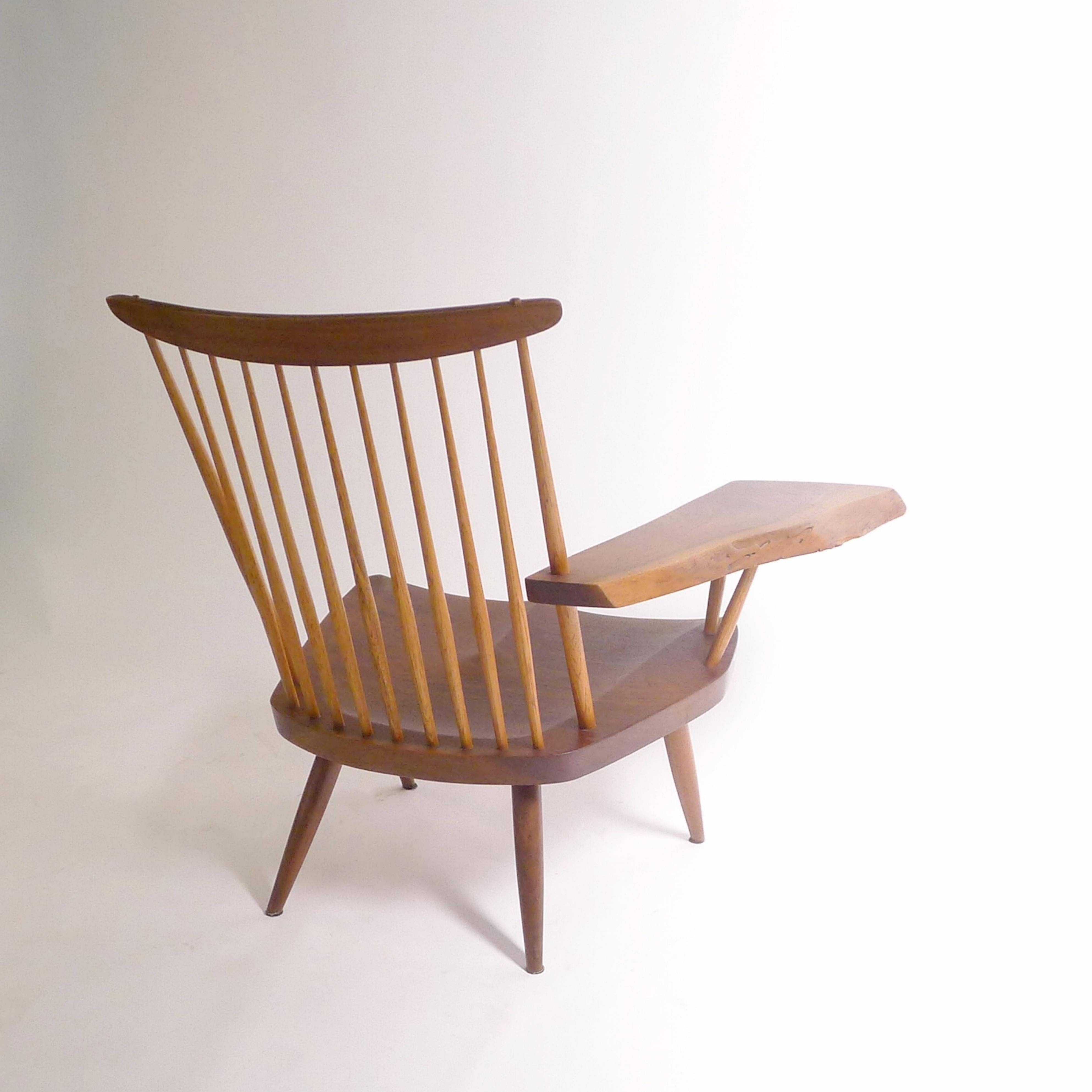 George Nakashima, Sessel mit Spindelrücken und Armlehne aus Nussbaum und Hickoryholz, 1977 im Angebot 3