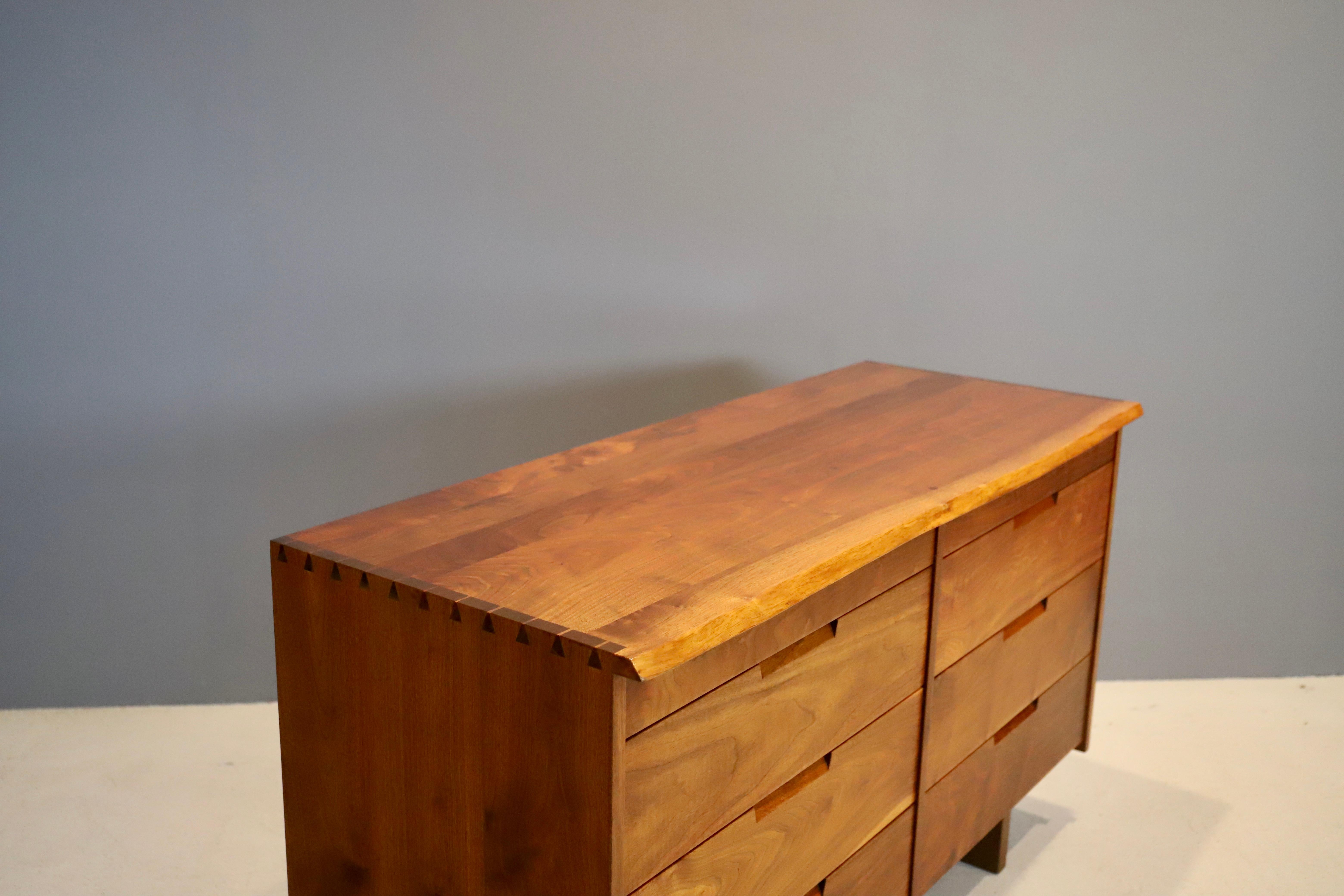 Hand-Crafted George Nakashima Walnut Chest of Drawers, 1960s