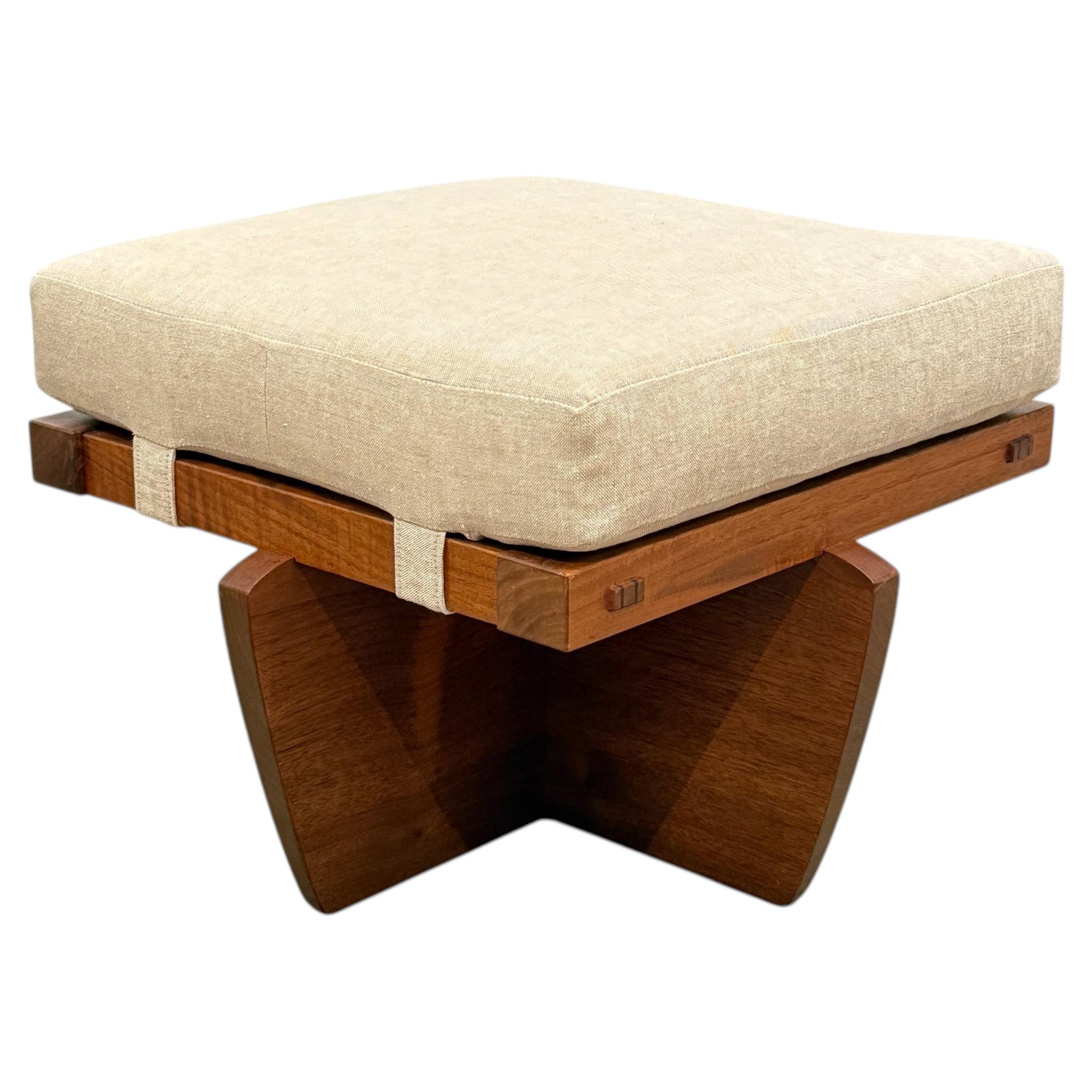 Pouf “Greenrock” in noce di George Nakashima, 1977 in vendita
