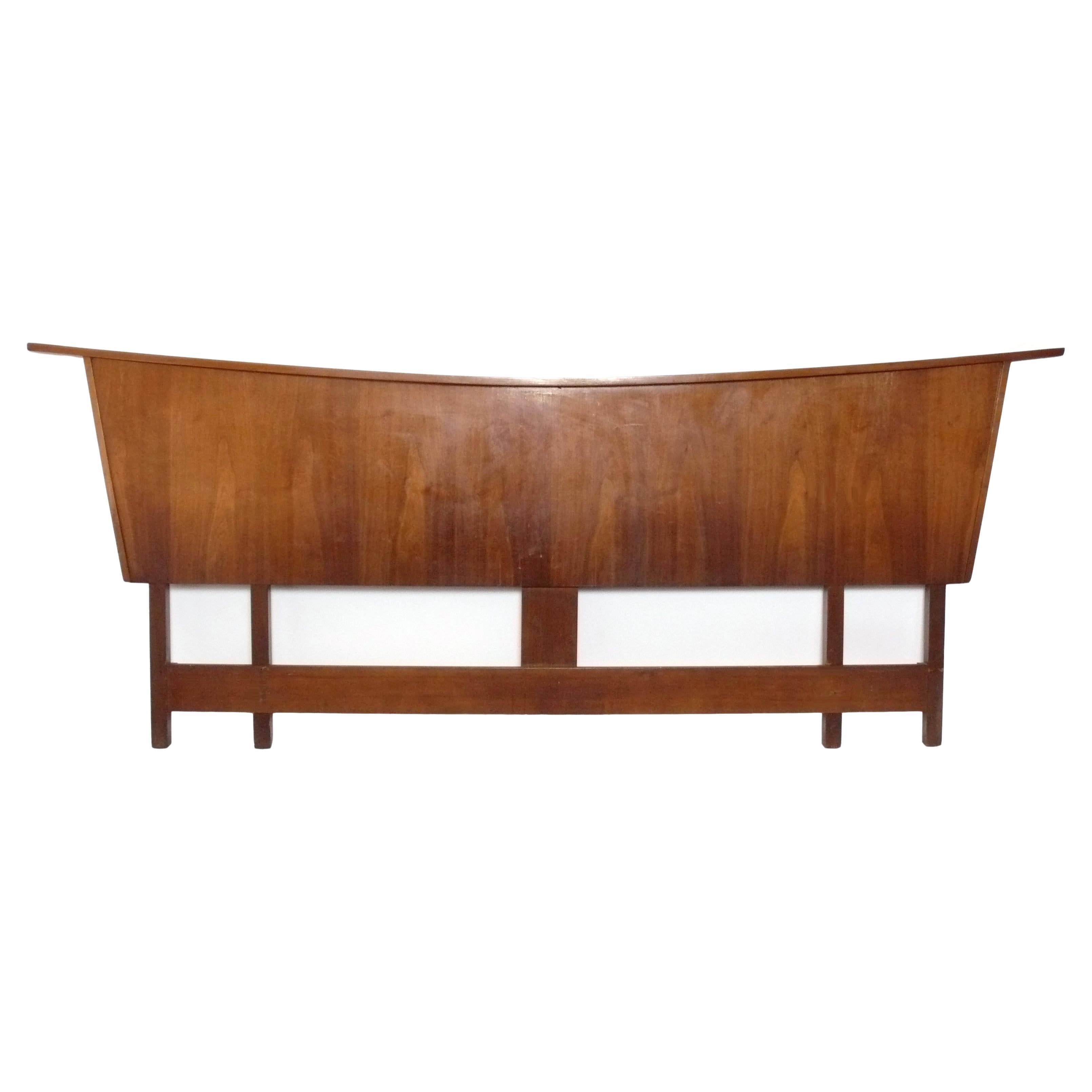 George Nakashima Walnut King Headboard Sculptural Form for Widdicomb Mid Century (Tête de lit en noyer)