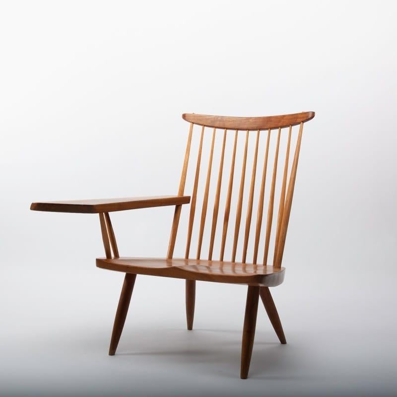 George Nakashima walnut lounge chair,
Ordered by Hahn family in 1974 and supplied by George Nakashima in 1975.
With a copy of original documents, invoice of the COA and COA signed by Mira Nakashima.
COA issued in March 2019.

The back of the
