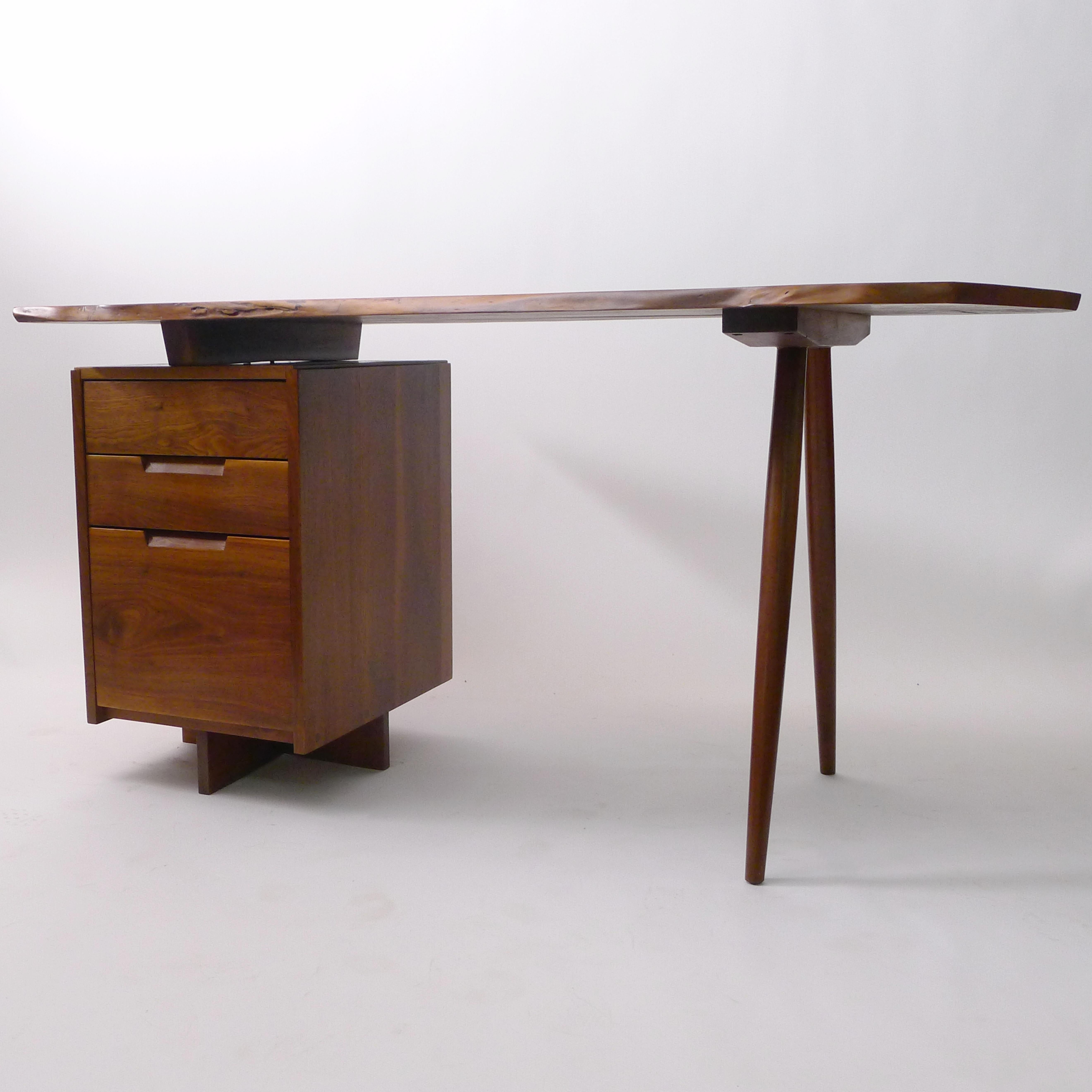 George Nakashima, Walnut Pedestal Desk with Turned Legs, 1972 For Sale 4