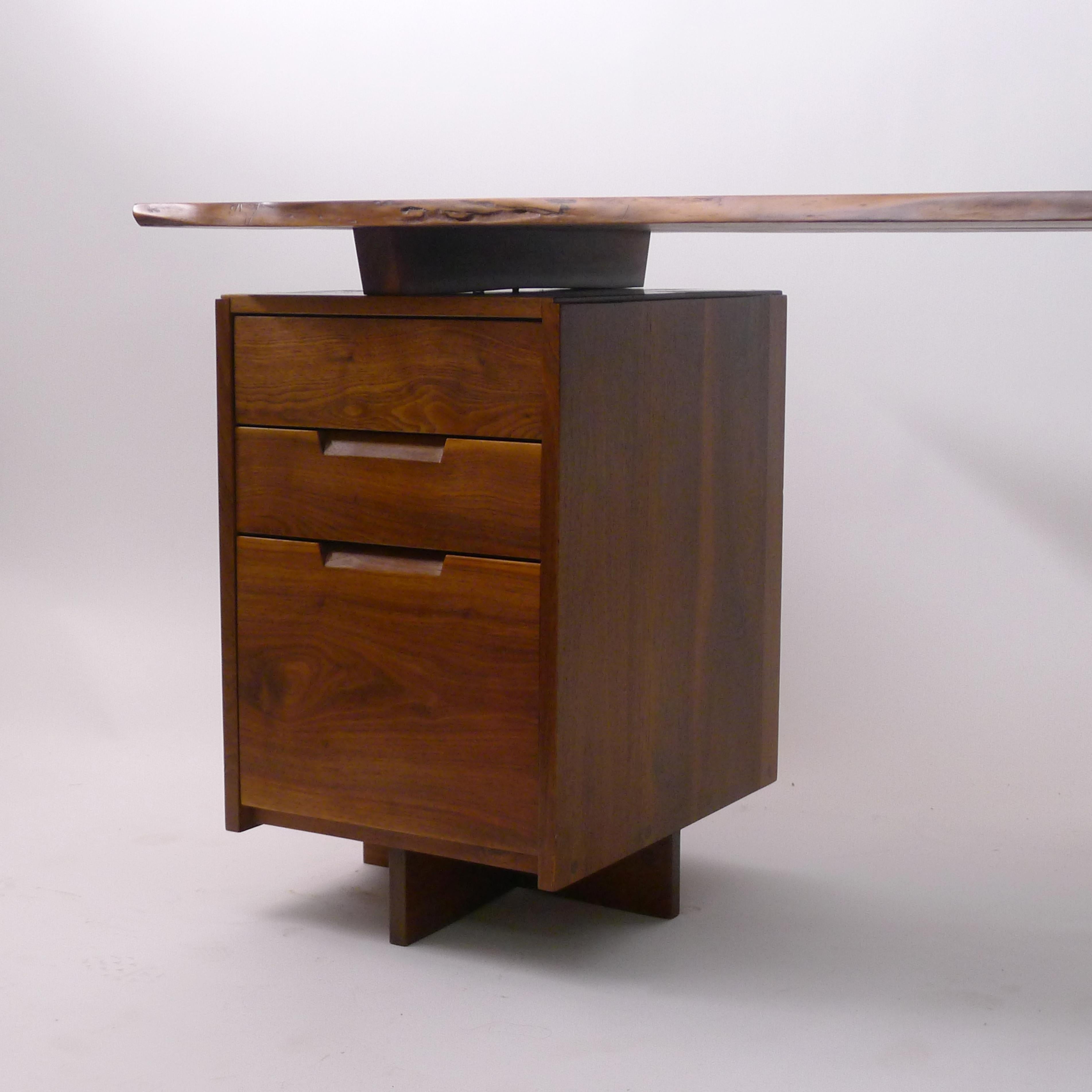George Nakashima, Walnut Pedestal Desk with Turned Legs, 1972 For Sale 5