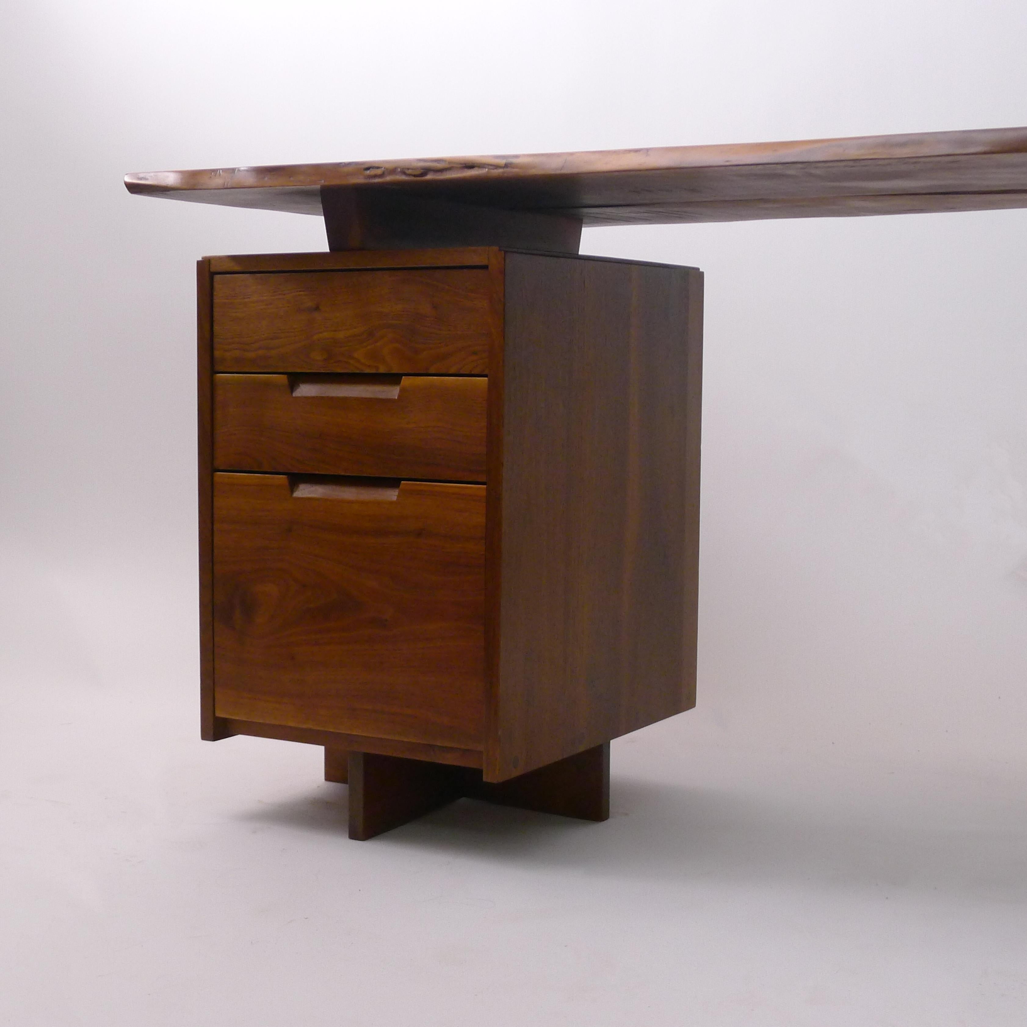 George Nakashima, Walnut Pedestal Desk with Turned Legs, 1972 For Sale 6